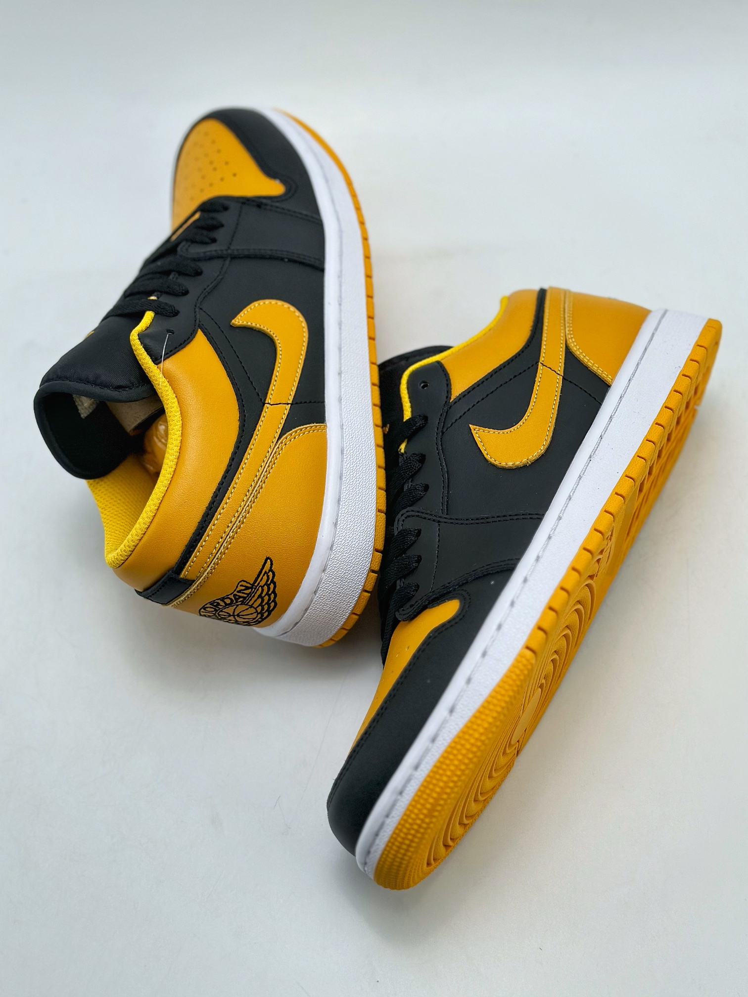 200 Air Jordan 1 Retro Low "Yellow Ochre" 黑黄 553558-072