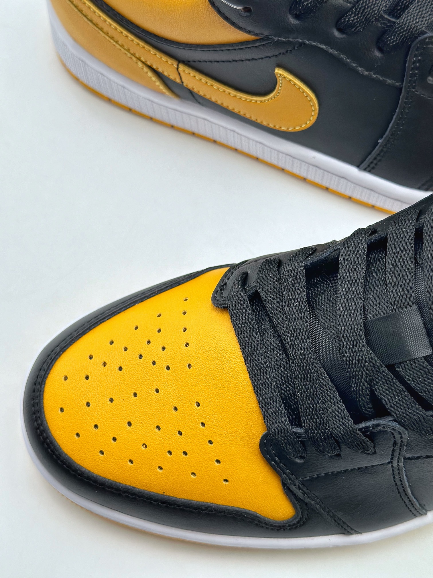 200 Air Jordan 1 Retro Low "Yellow Ochre" 黑黄 553558-072