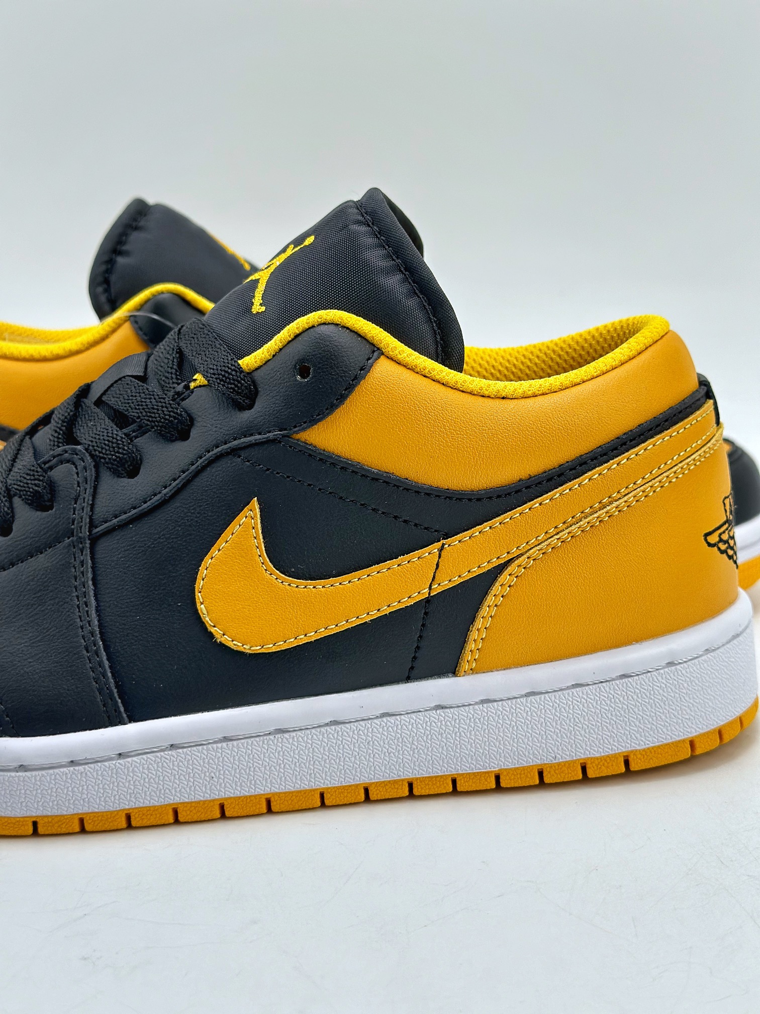 200 Air Jordan 1 Retro Low "Yellow Ochre" 黑黄 553558-072