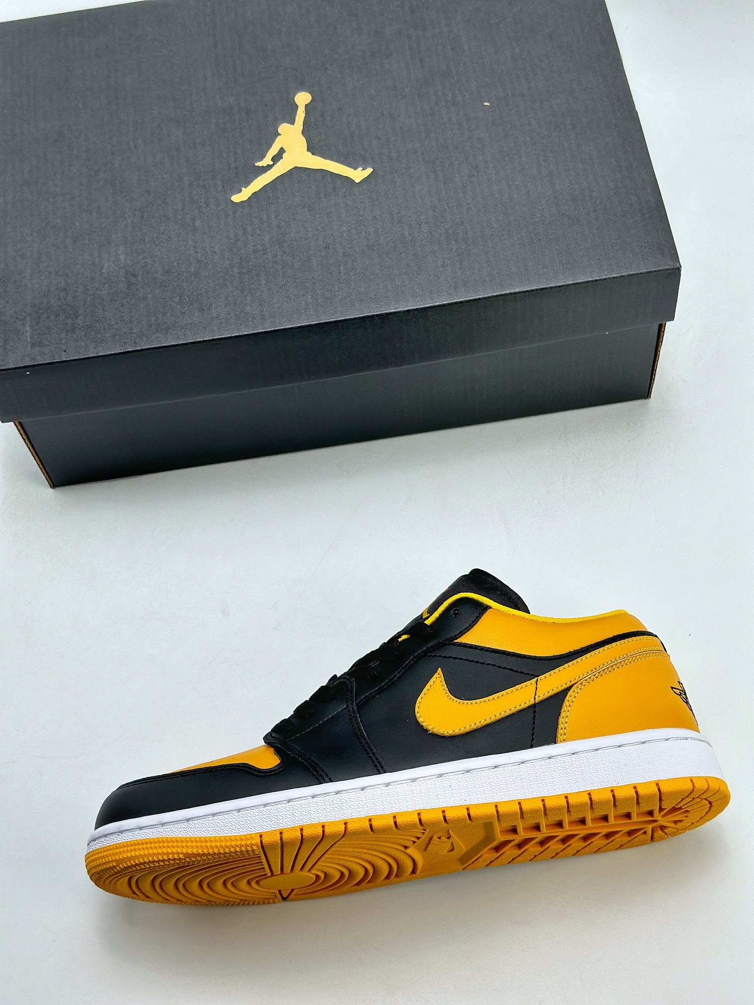 200 Air Jordan 1 Retro Low "Yellow Ochre" 黑黄 553558-072