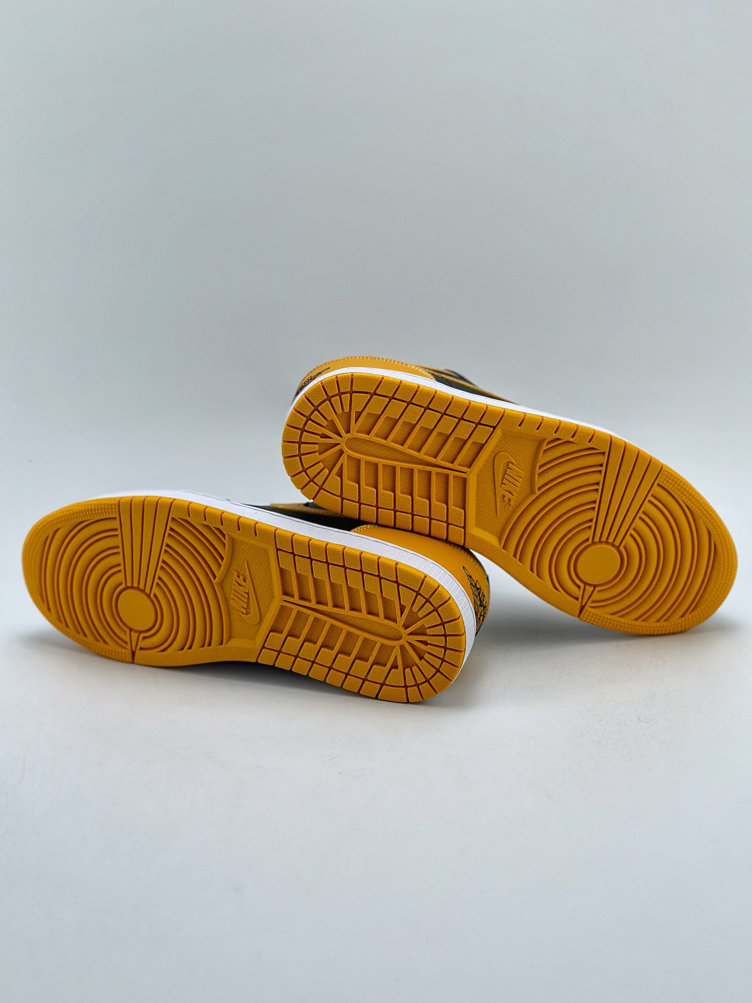 200 Air Jordan 1 Retro Low "Yellow Ochre" 黑黄 553558-072