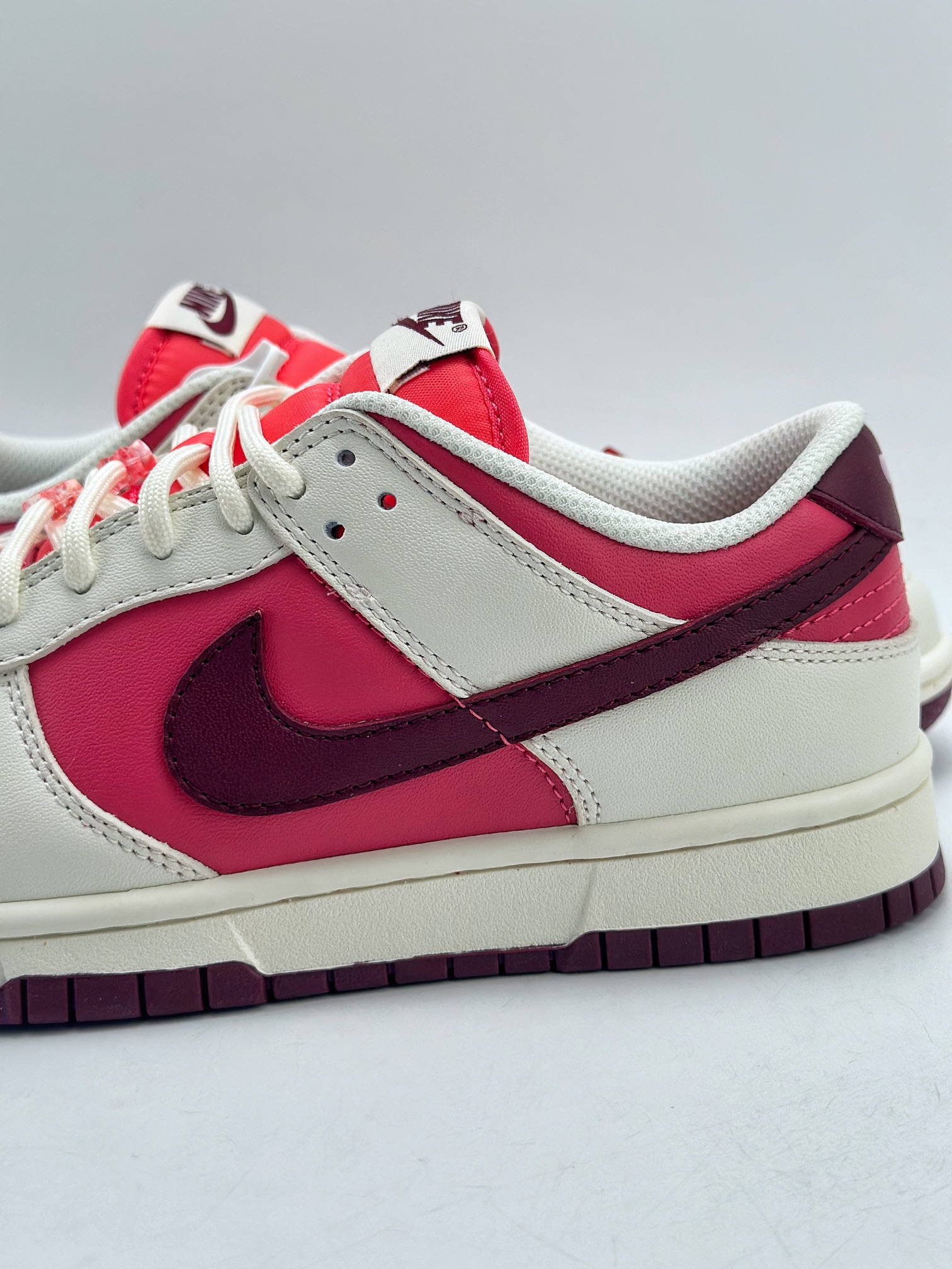 220 NIKE SB Dunk Low ”Valentine‘s Day” 情人节限定 白红 HF0736-161