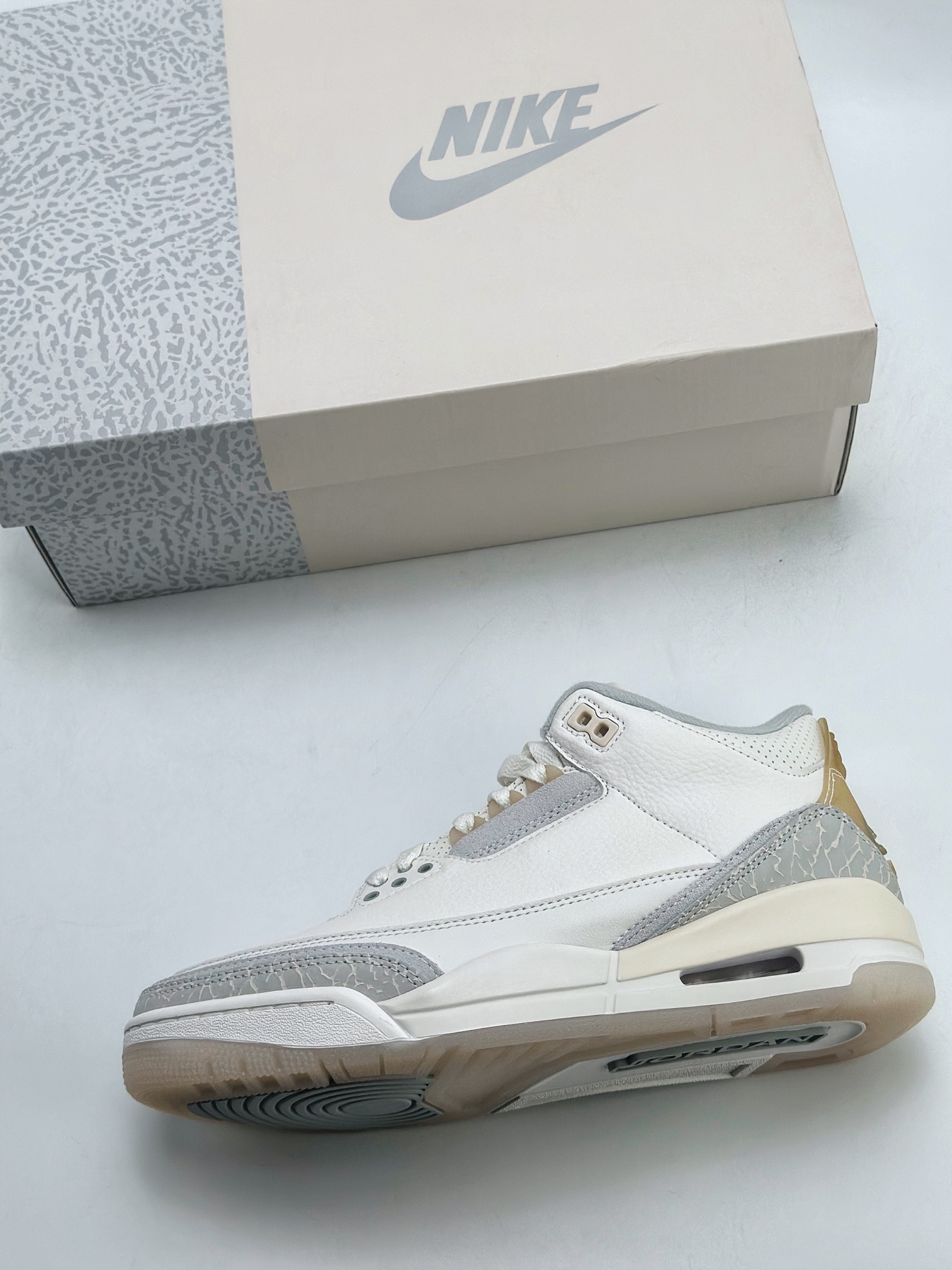 360 Nike Air Jordan 3 Retro 乔丹三代 ”lvory” 象牙白 FJ9479-100