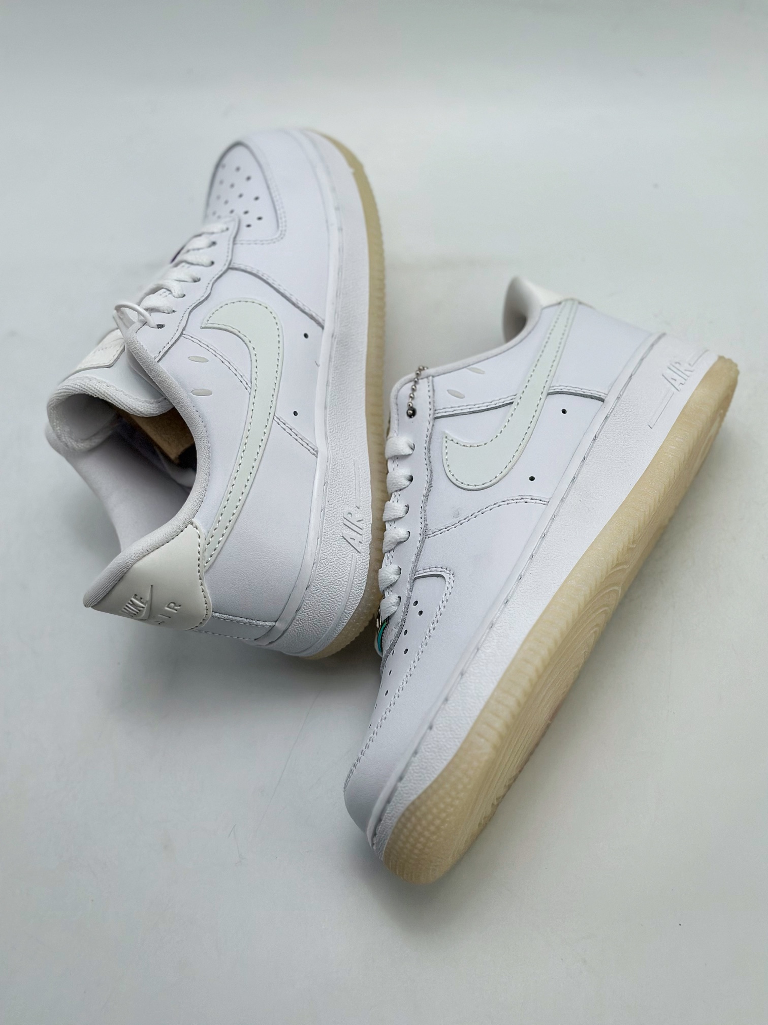 200 Nike Air Force 1 Low 07 ”UV” 白 FZ5531-111