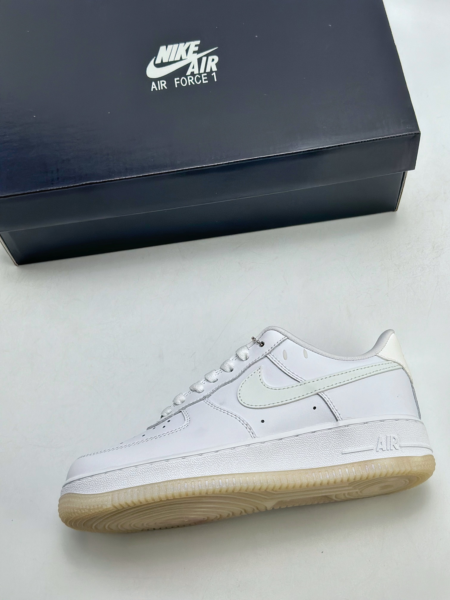 200 Nike Air Force 1 Low 07 ”UV” 白 FZ5531-111