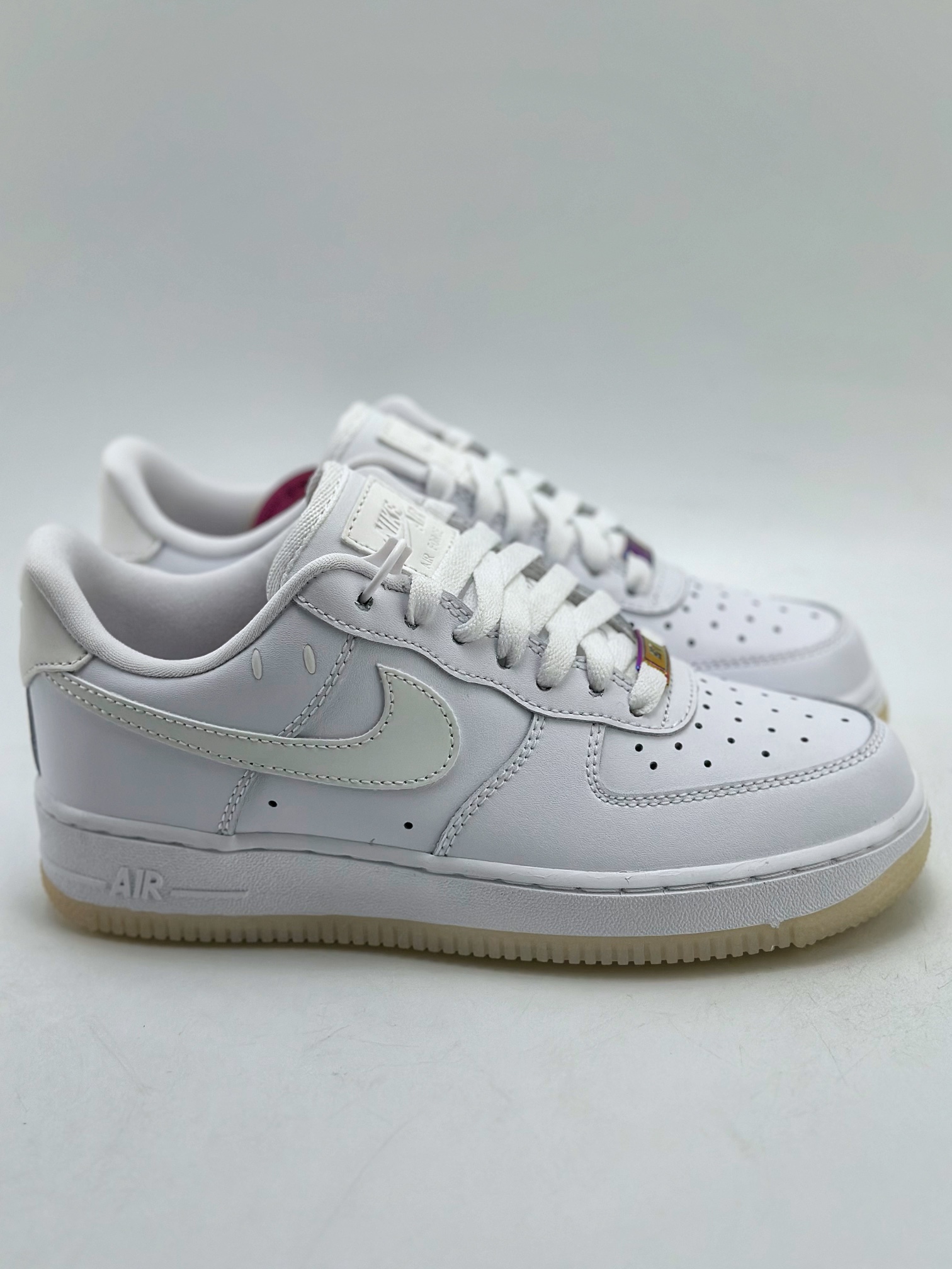 200 Nike Air Force 1 Low 07 ”UV” 白 FZ5531-111