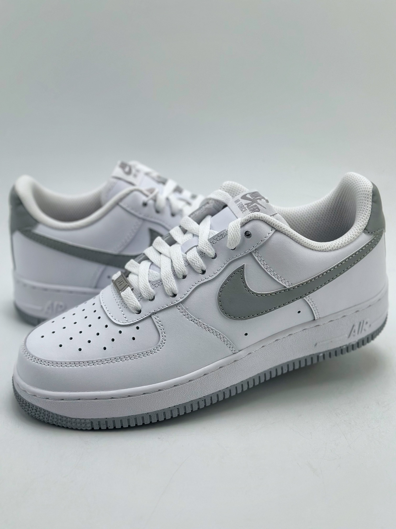 200 Nike Air Force 1 Low 07 白灰 FJ4146-100