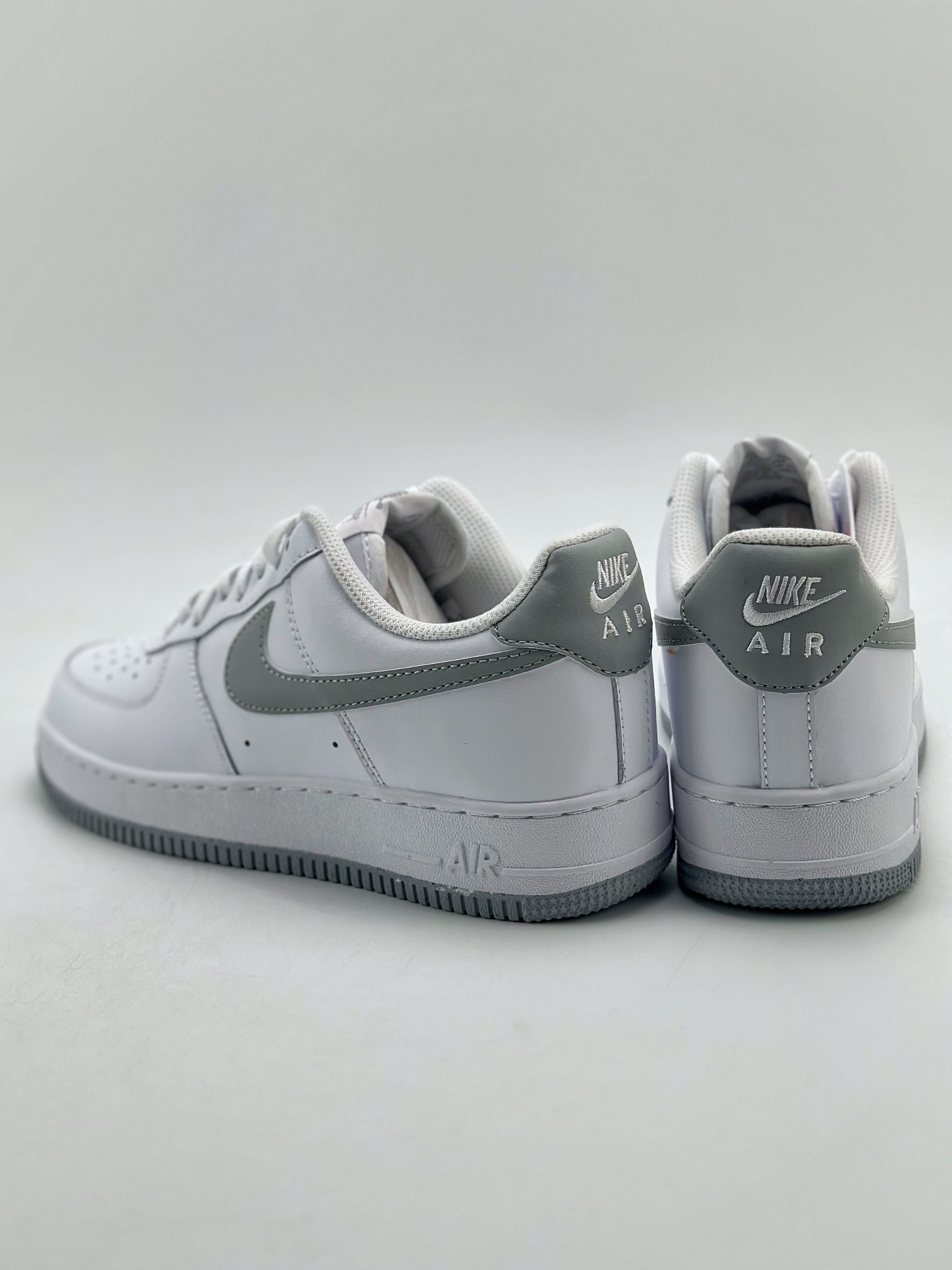 200 Nike Air Force 1 Low 07 白灰 FJ4146-100