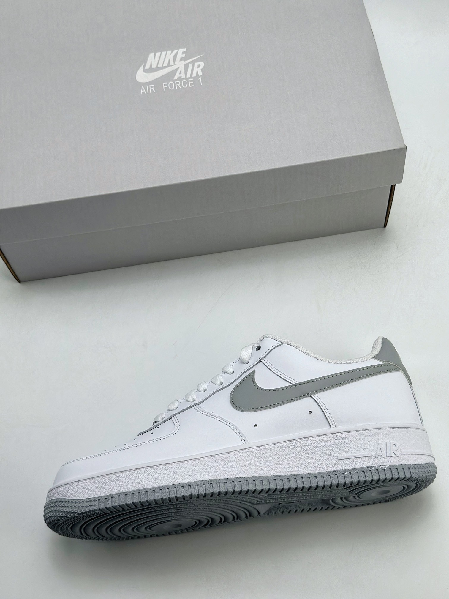 200 Nike Air Force 1 Low 07 白灰 FJ4146-100