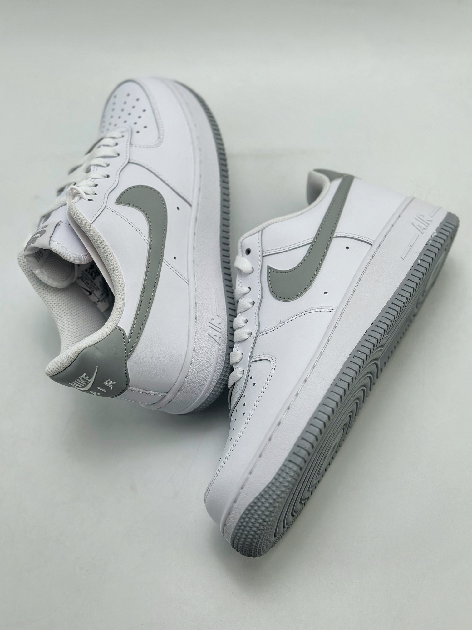 200 Nike Air Force 1 Low 07 白灰 FJ4146-100