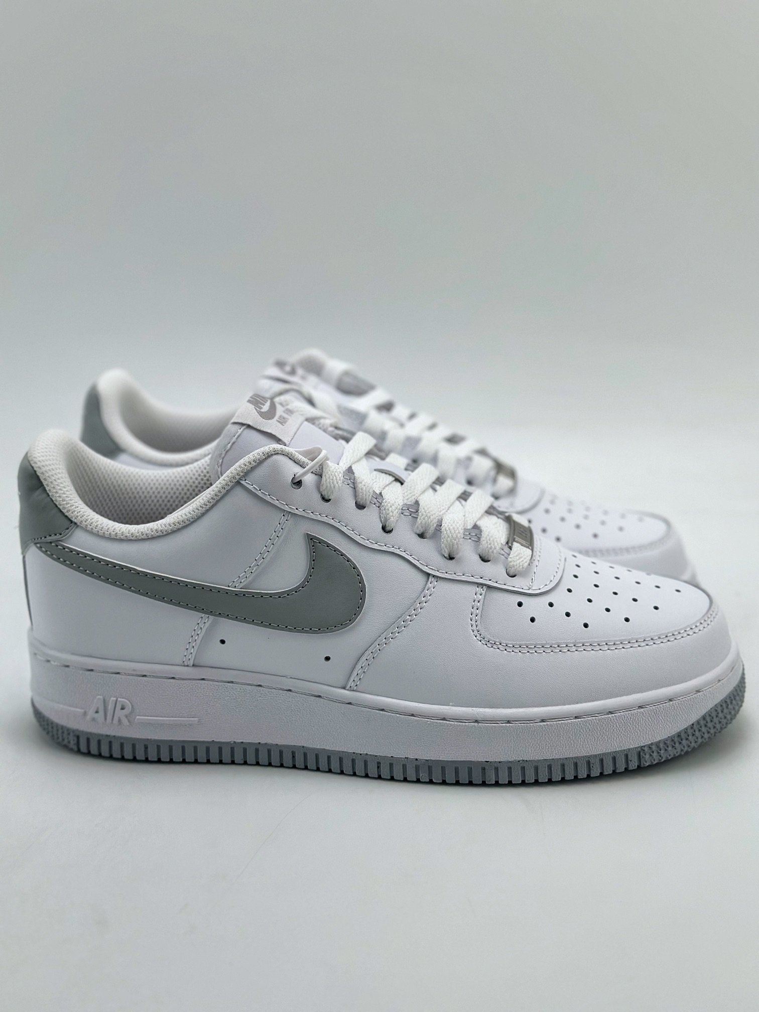 200 Nike Air Force 1 Low 07 白灰 FJ4146-100