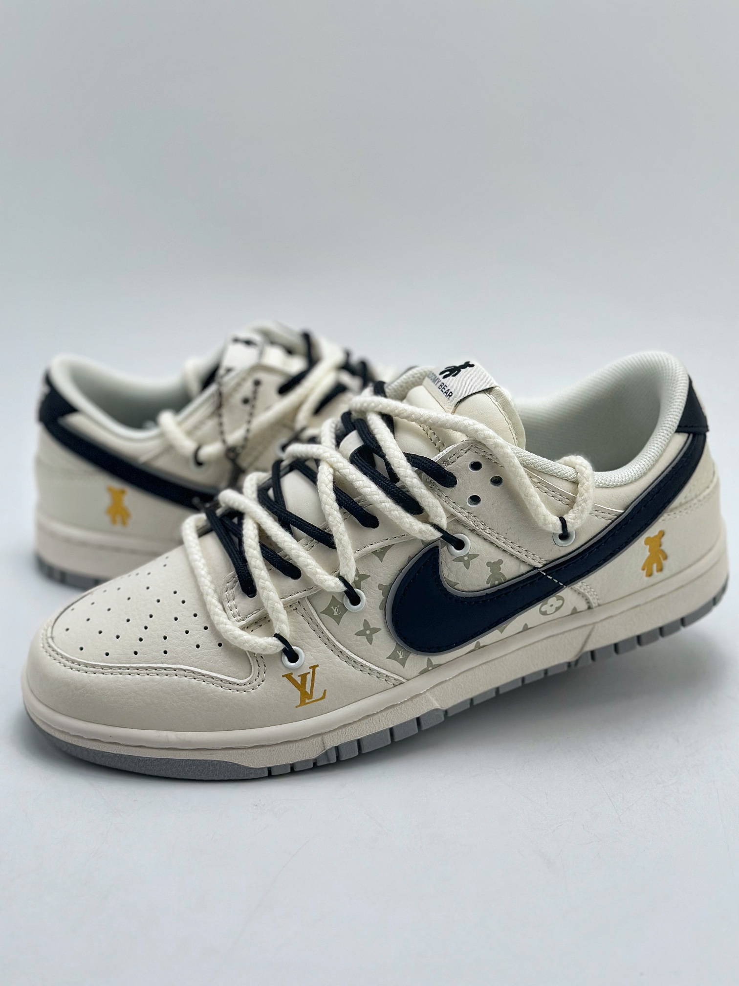 300 Nike SB Dunk Low x Louis Vuitton 绑带高端定制 SJ2068-227