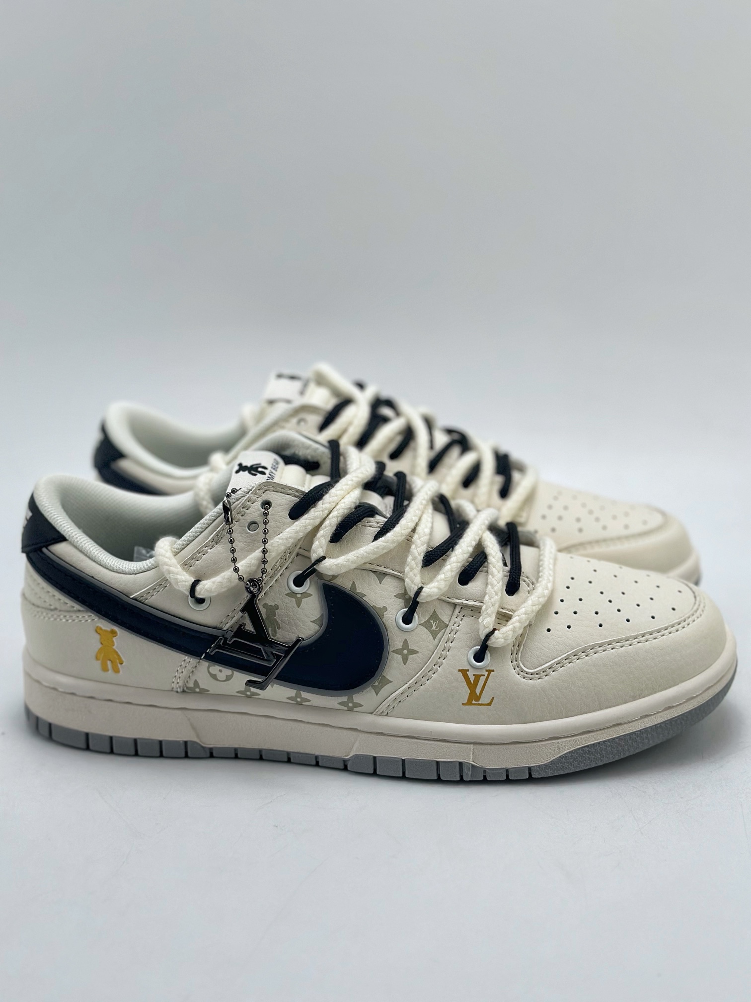 300 Nike SB Dunk Low x Louis Vuitton 绑带高端定制 SJ2068-227