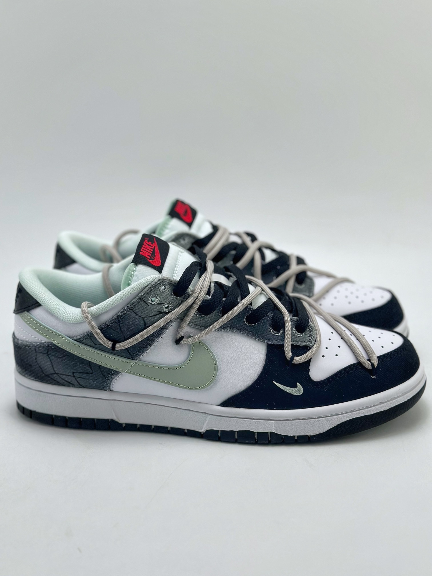 240 Nike SB Dunk Low 811制造 暗纹 高街风 黑白绿 DV0827-100