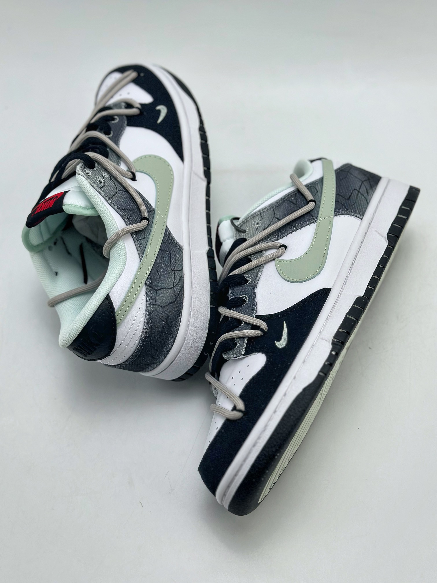 240 Nike SB Dunk Low 811制造 暗纹 高街风 黑白绿 DV0827-100