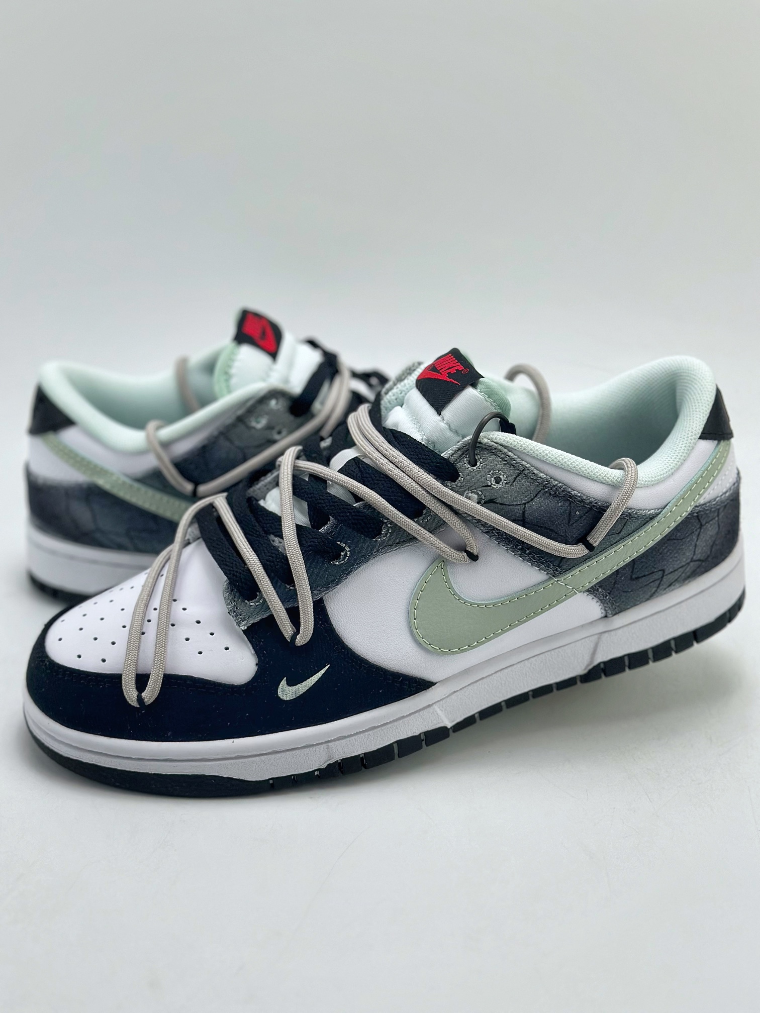 240 Nike SB Dunk Low 811制造 暗纹 高街风 黑白绿 DV0827-100