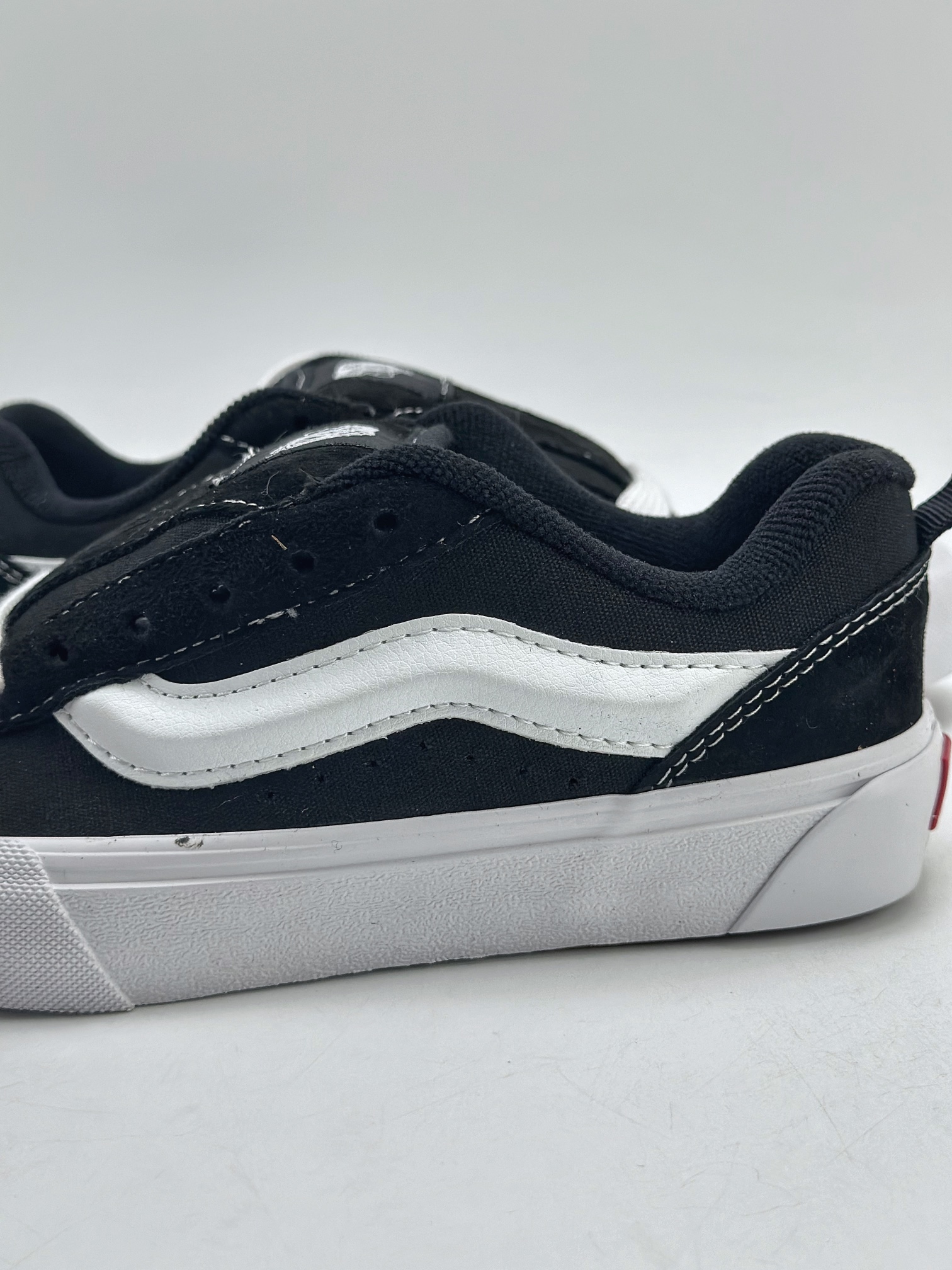 150   Vans Classics Knu Skool 经典黑白面包鞋