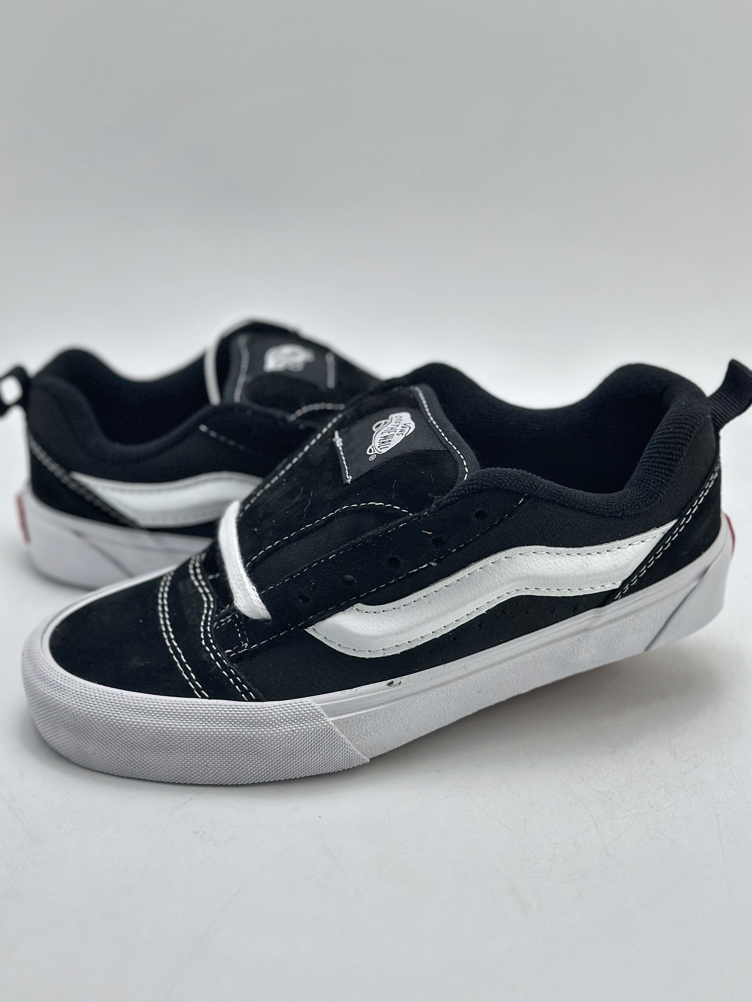 150   Vans Classics Knu Skool 经典黑白面包鞋