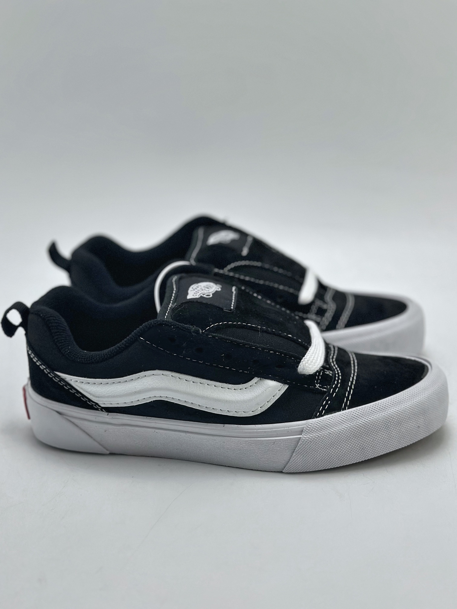 150   Vans Classics Knu Skool 经典黑白面包鞋