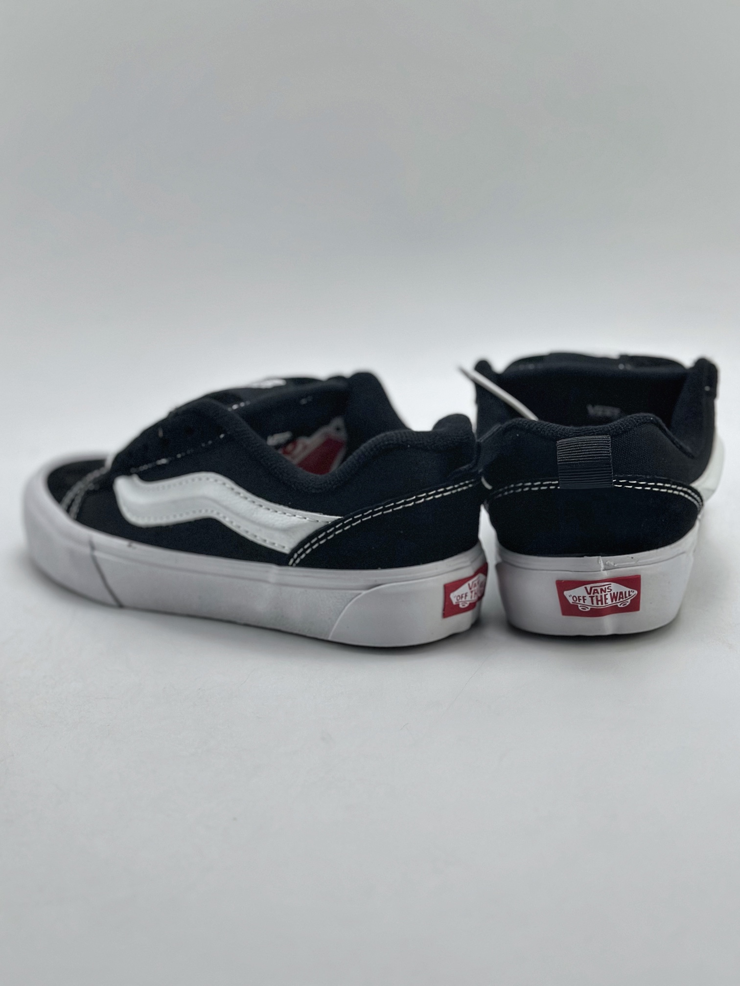 150   Vans Classics Knu Skool 经典黑白面包鞋