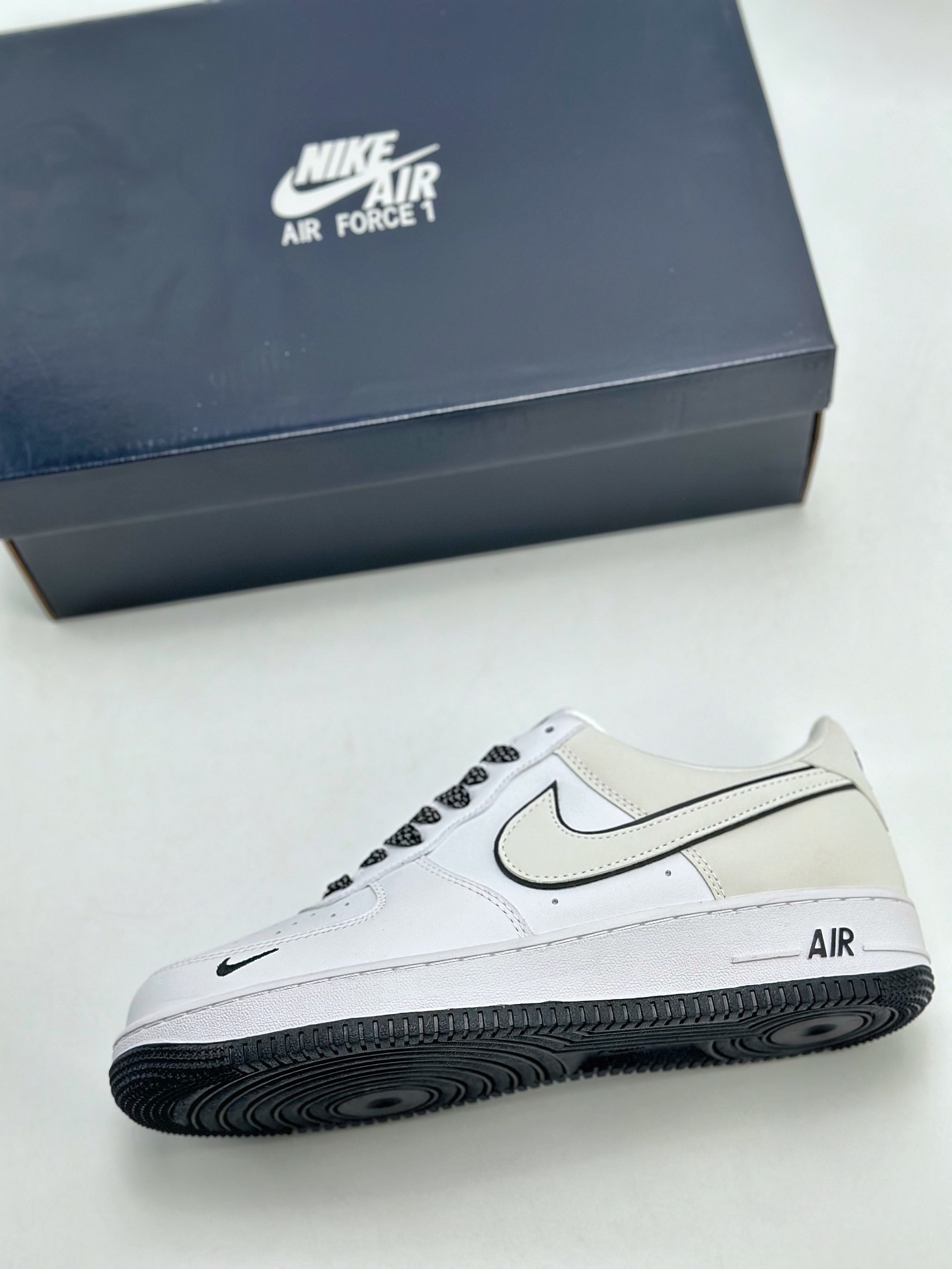 200 Nike Air Force 1 Low 07 白黑满天星 YZ8115-003