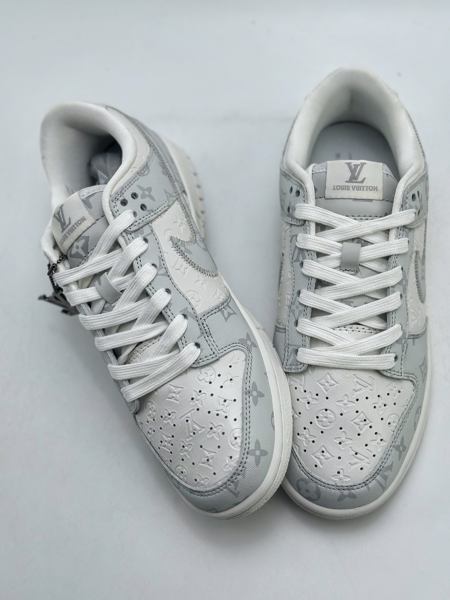 300 Nike SB Dunk Low x Louis Vuitton 水泥灰白印花 FC1688-183