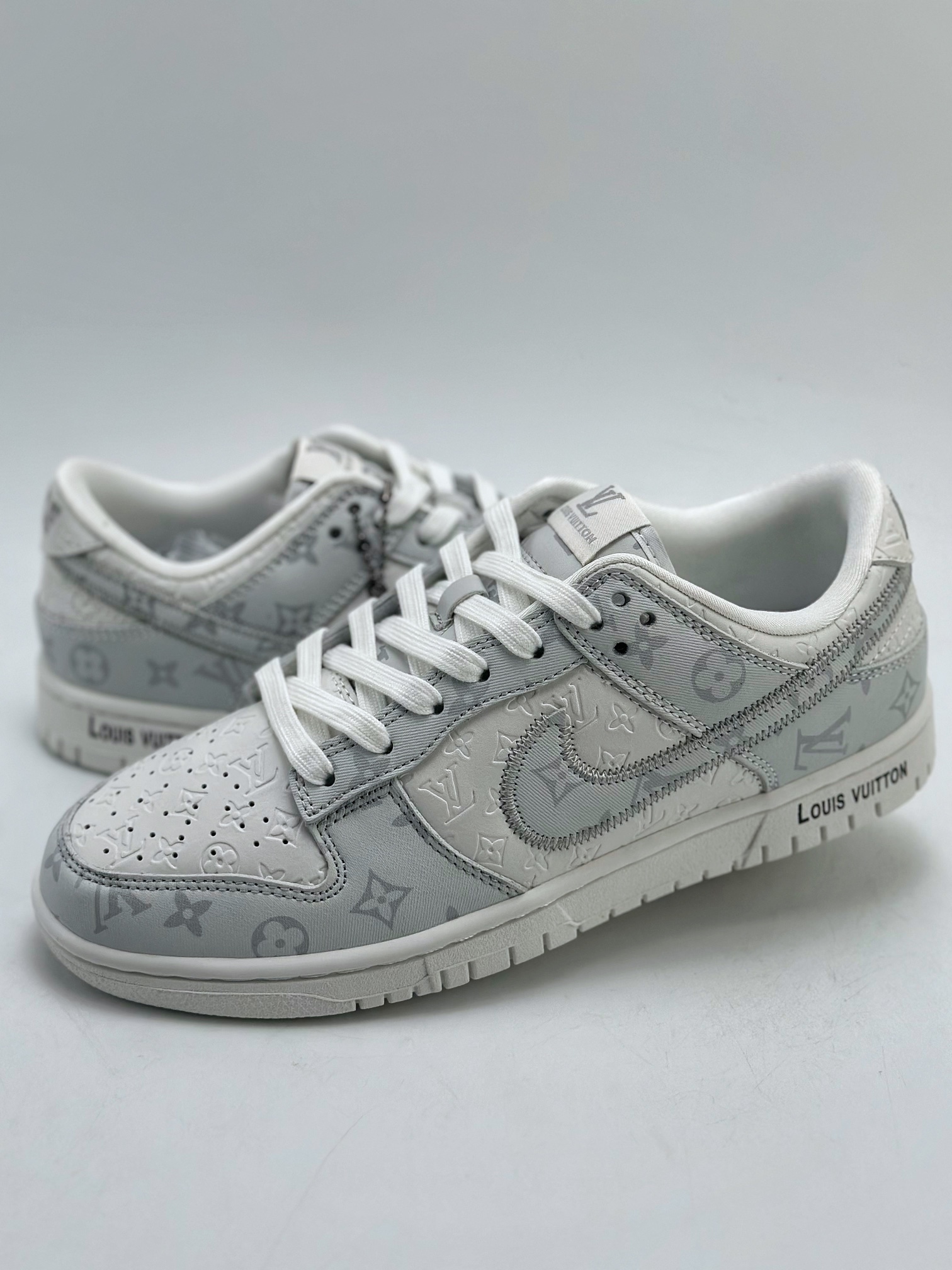 300 Nike SB Dunk Low x Louis Vuitton 水泥灰白印花 FC1688-183