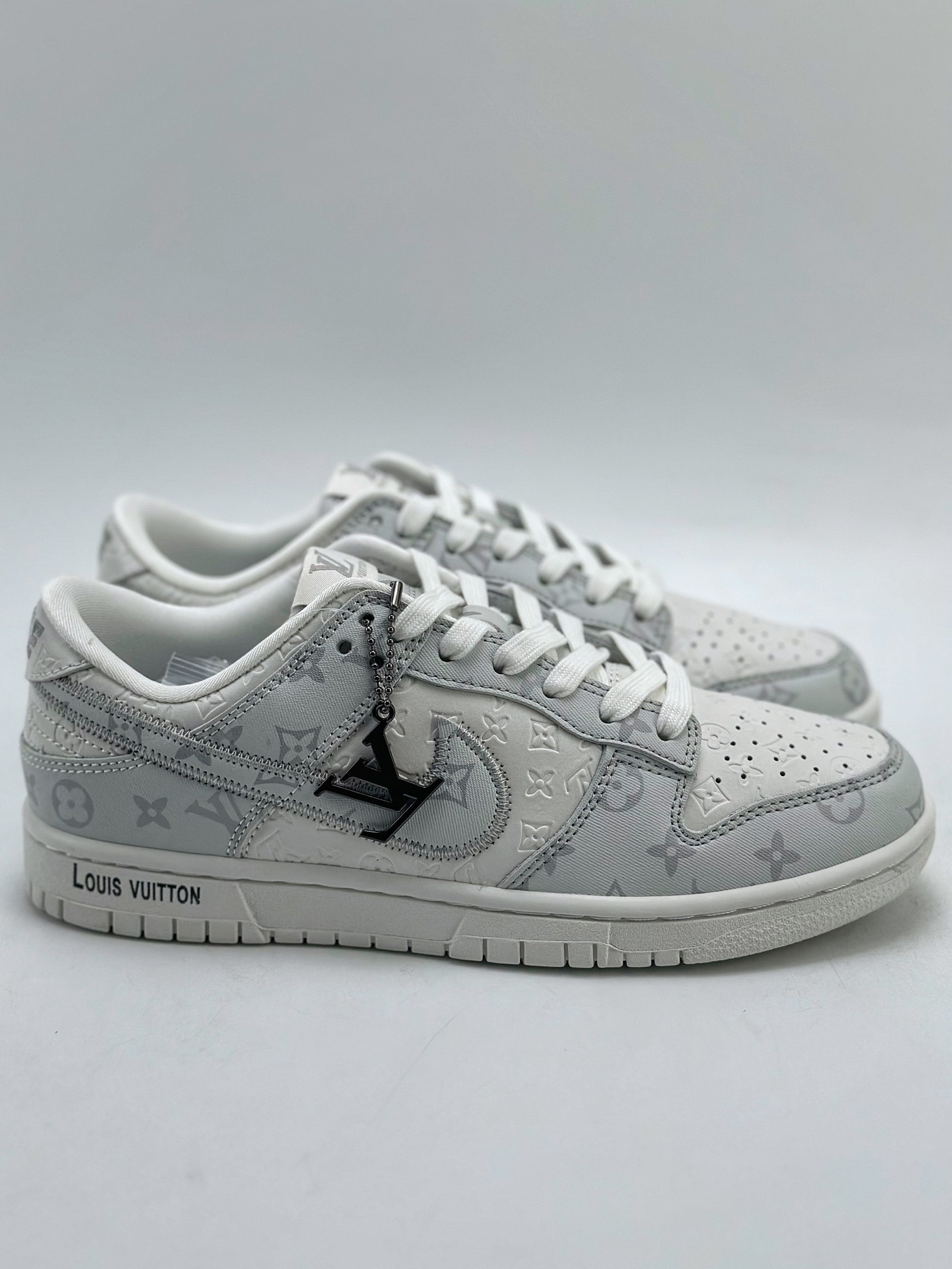 300 Nike SB Dunk Low x Louis Vuitton 水泥灰白印花 FC1688-183