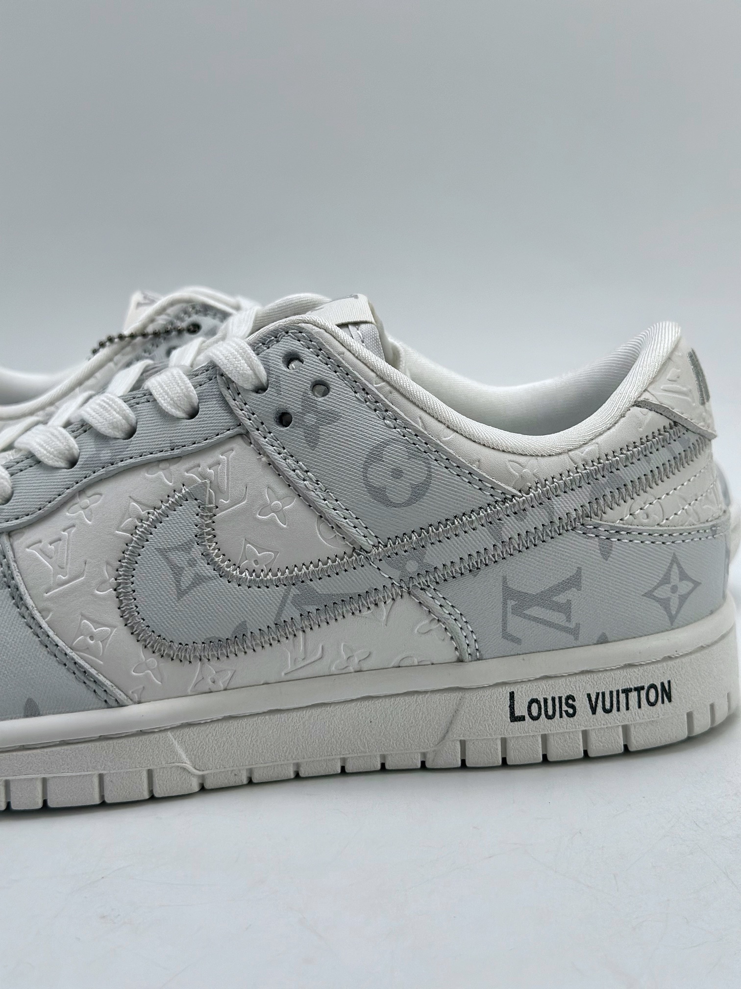 300 Nike SB Dunk Low x Louis Vuitton 水泥灰白印花 FC1688-183