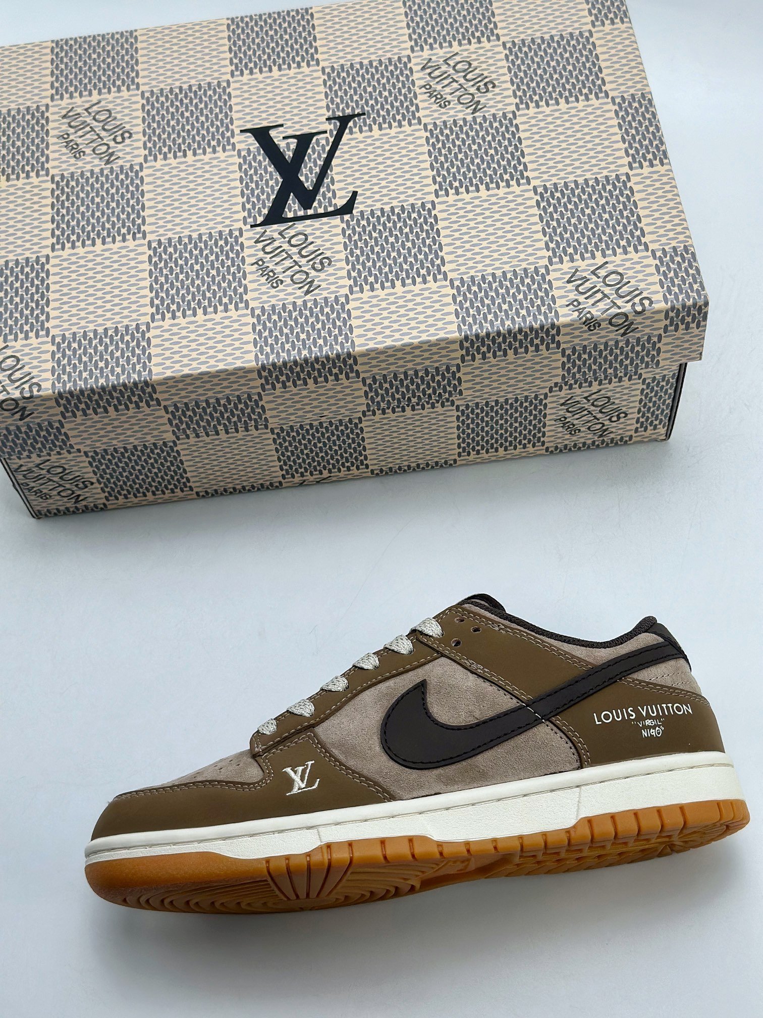 300 Nike SB Dunk Low x Louis Vuitton 深棕 JH8036-913