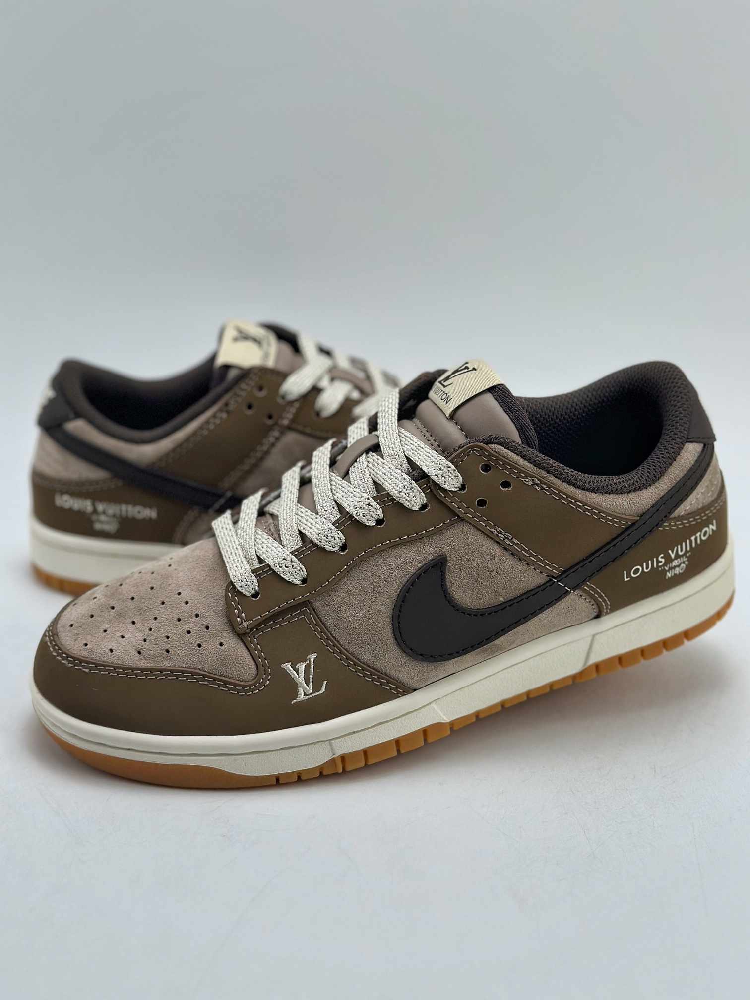 300 Nike SB Dunk Low x Louis Vuitton 深棕 JH8036-913