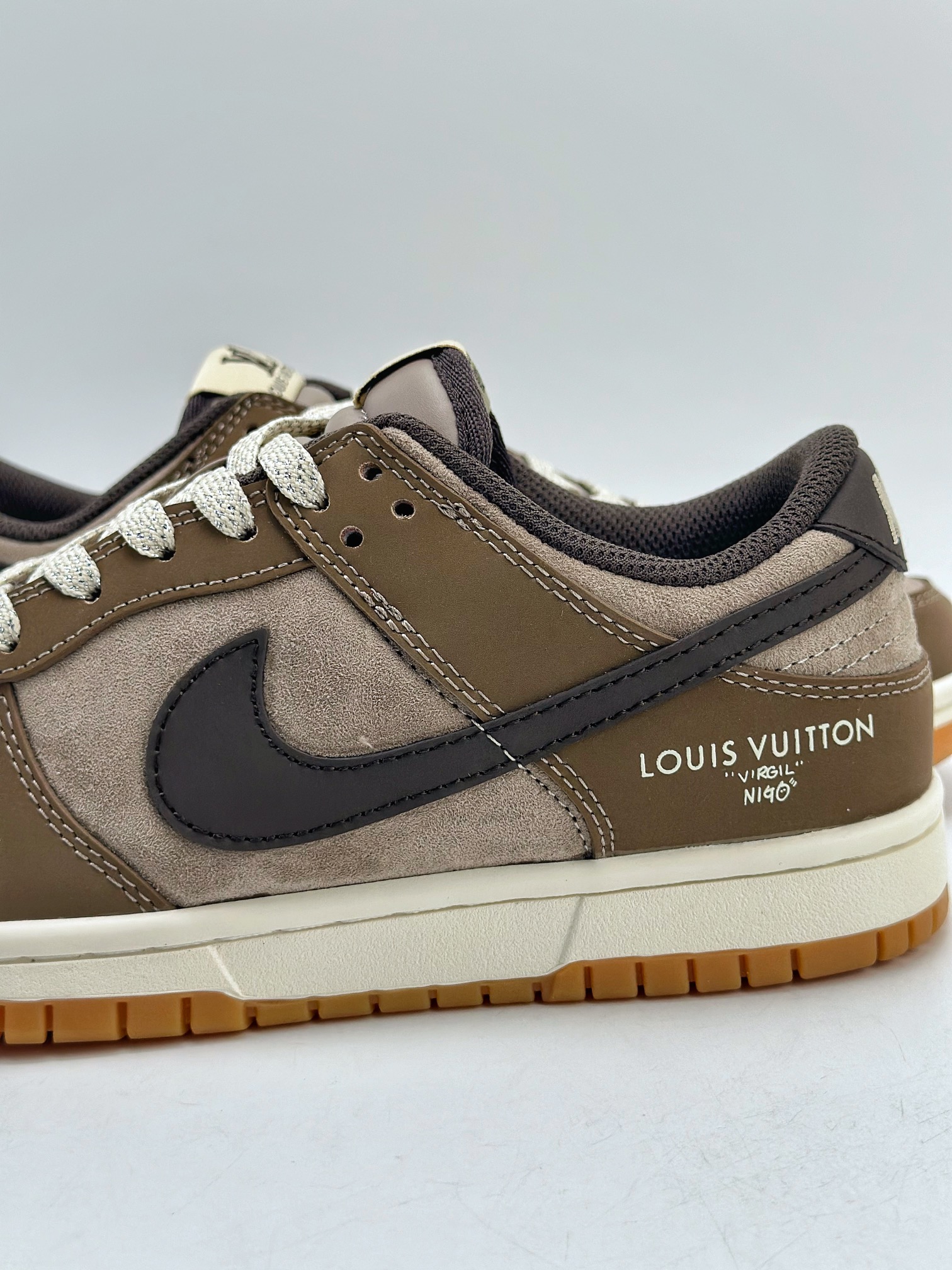 300 Nike SB Dunk Low x Louis Vuitton 深棕 JH8036-913