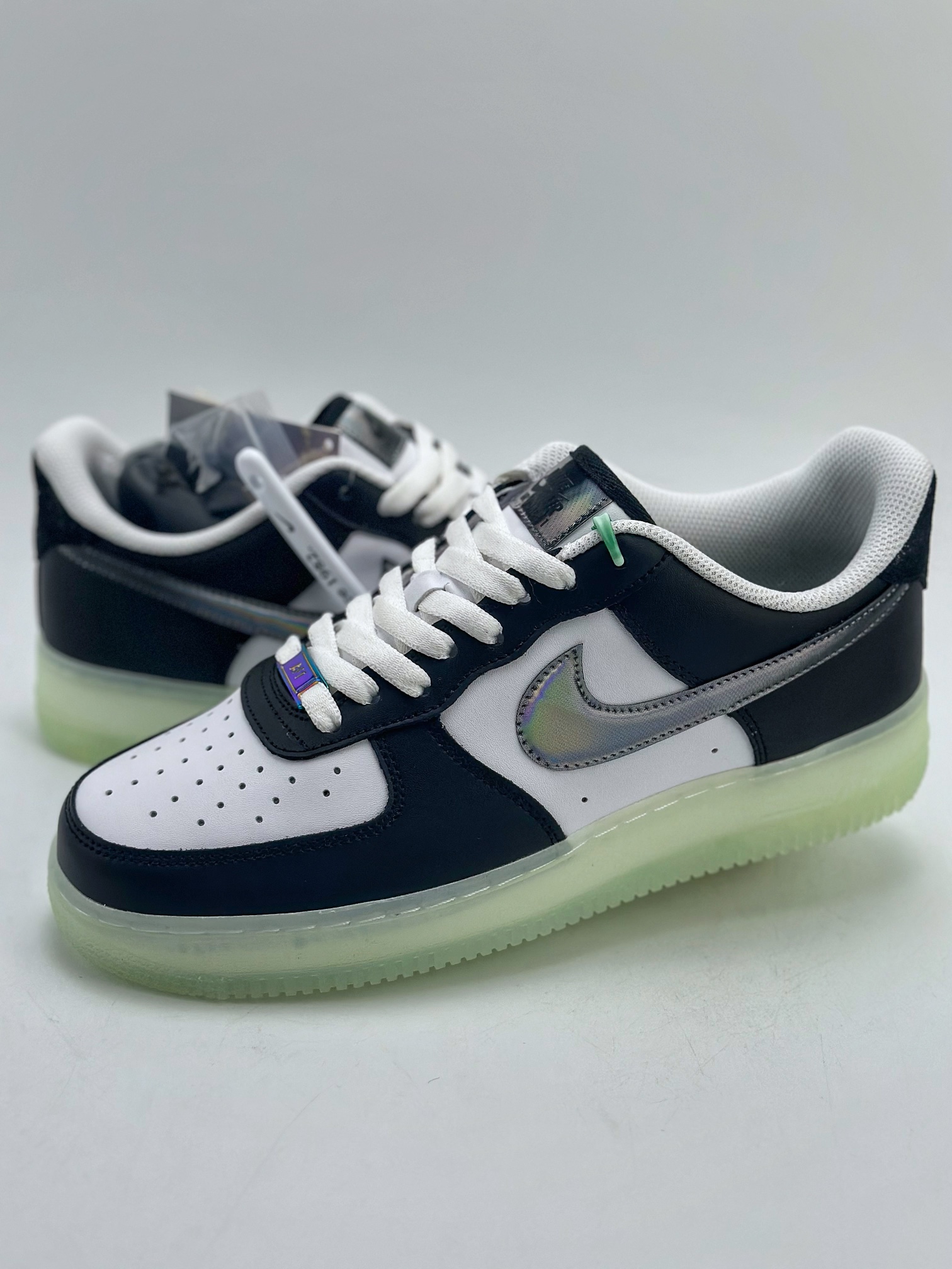 220 Nike Air Force 1 Low 07 黑白镭射勾 FZ5529-103