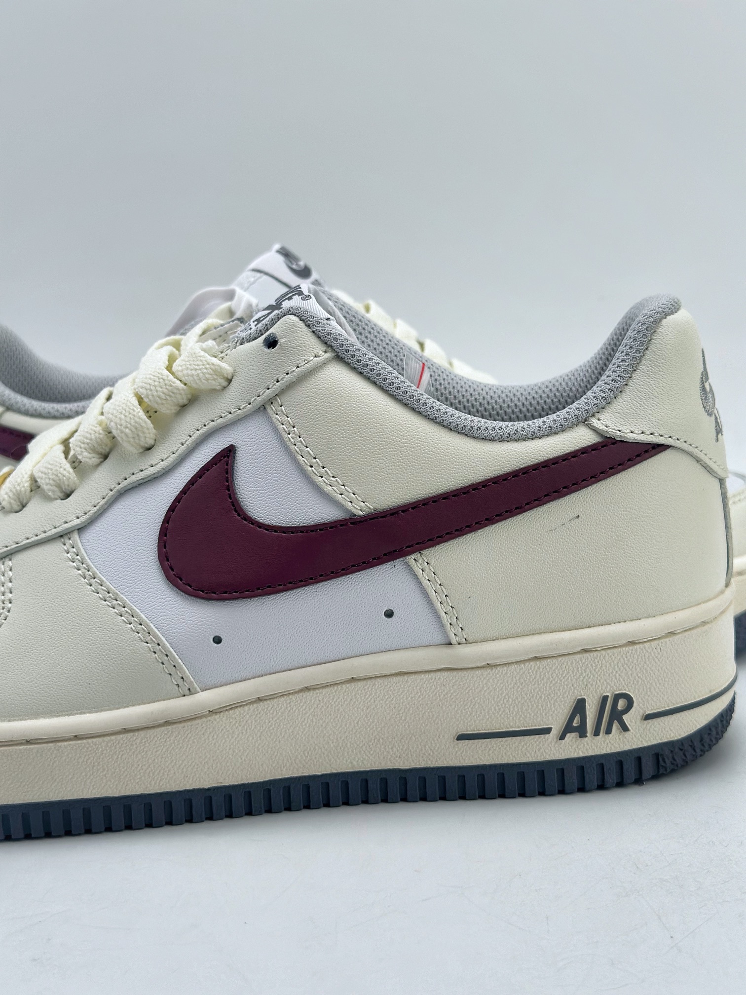 200 Nike Air Force 1 Low 07 米粉酒红勾 HH2322-022