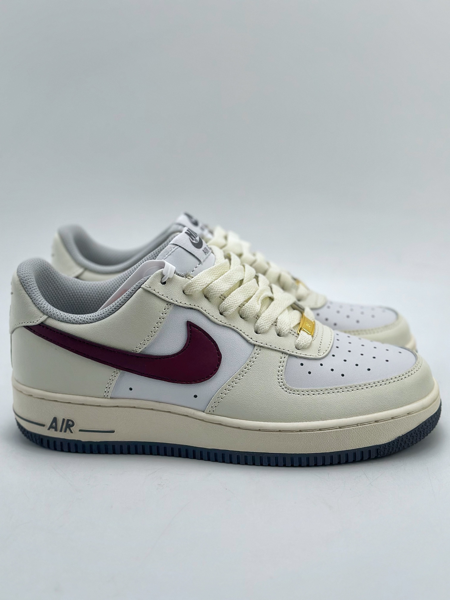 200 Nike Air Force 1 Low 07 米粉酒红勾 HH2322-022