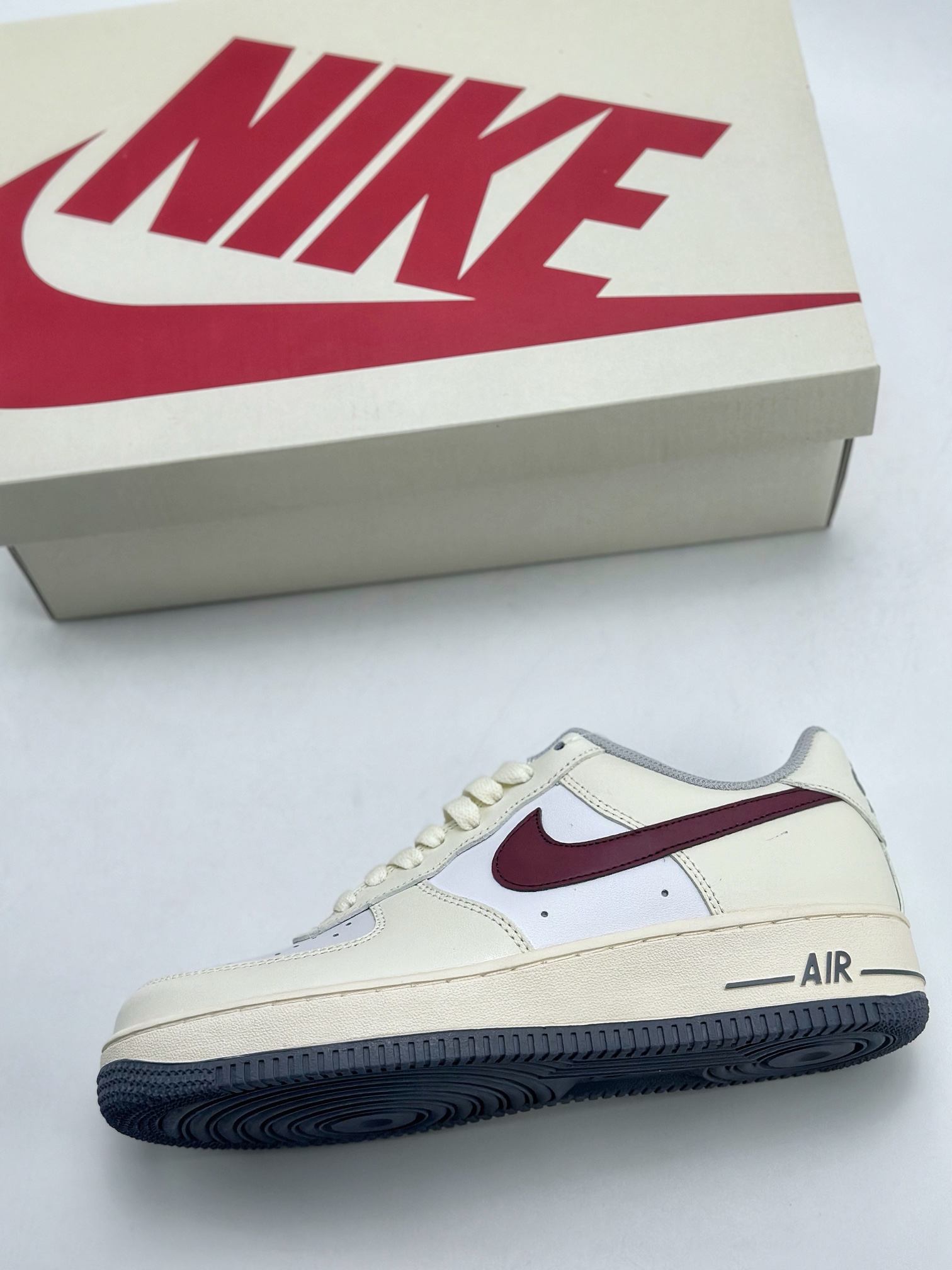 200 Nike Air Force 1 Low 07 米粉酒红勾 HH2322-022