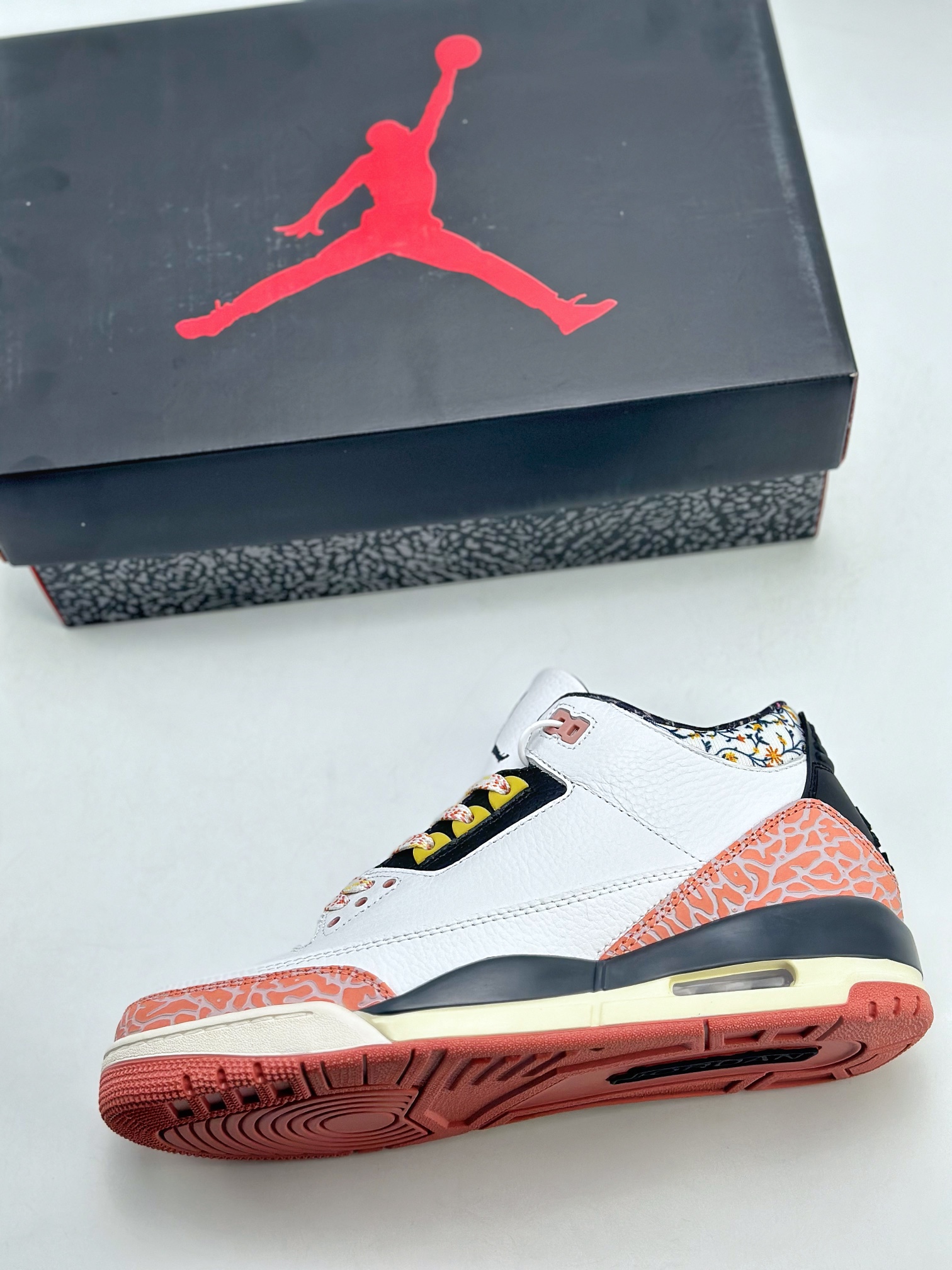 210 Air Jordan 3 Retro "Vintage Floral" 白黑粉 441140-100