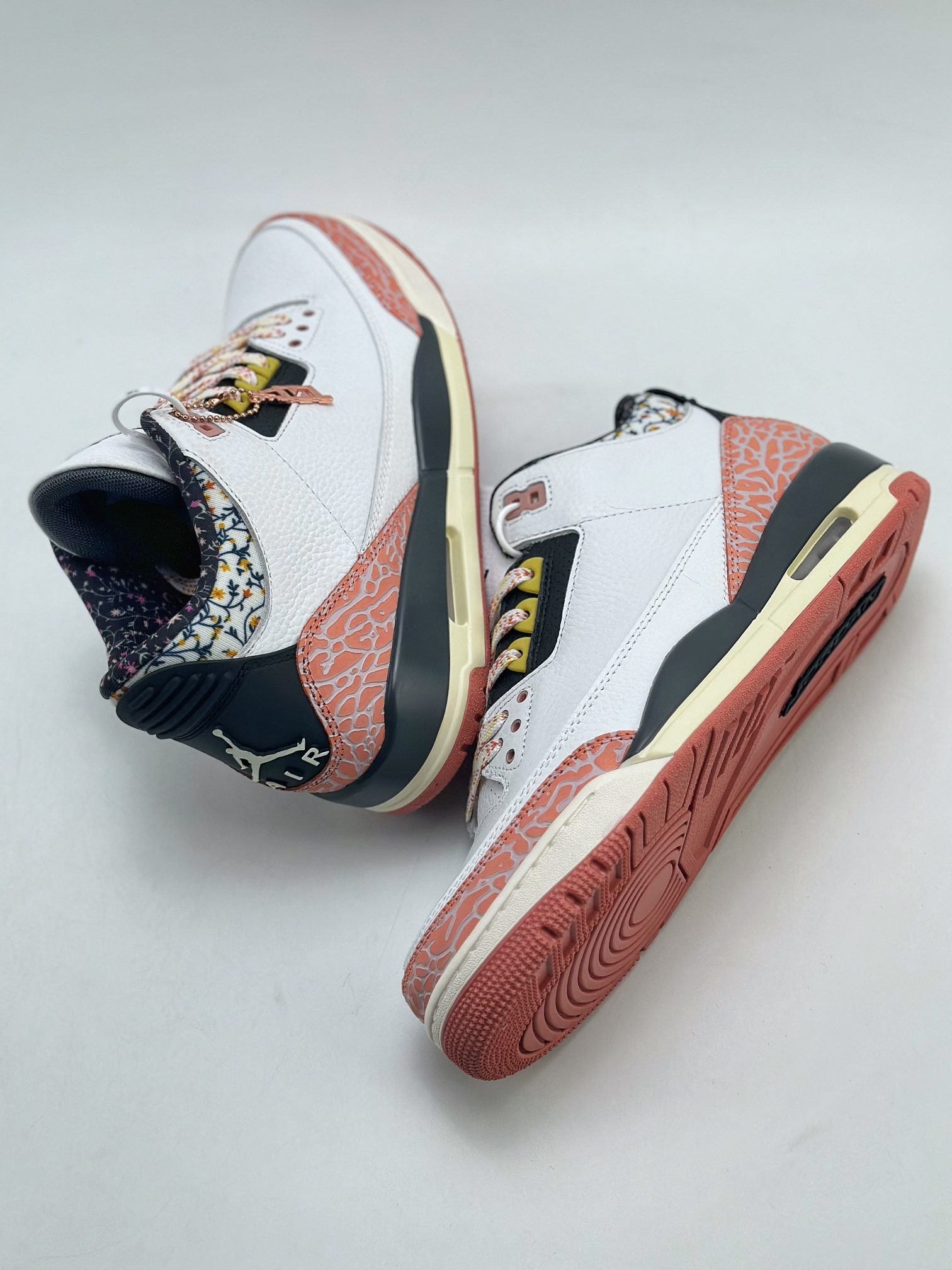 210 Air Jordan 3 Retro "Vintage Floral" 白黑粉 441140-100