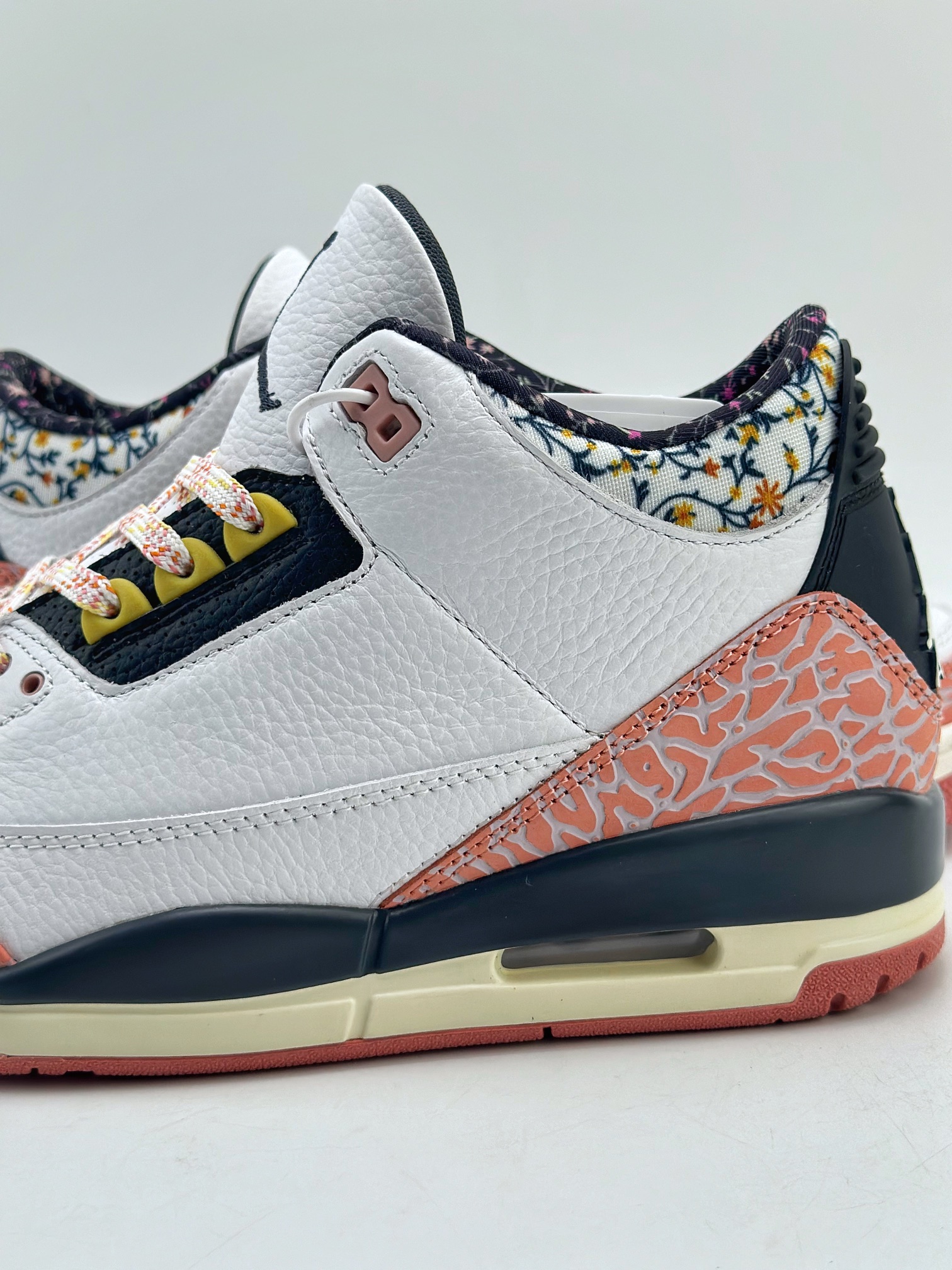 210 Air Jordan 3 Retro "Vintage Floral" 白黑粉 441140-100