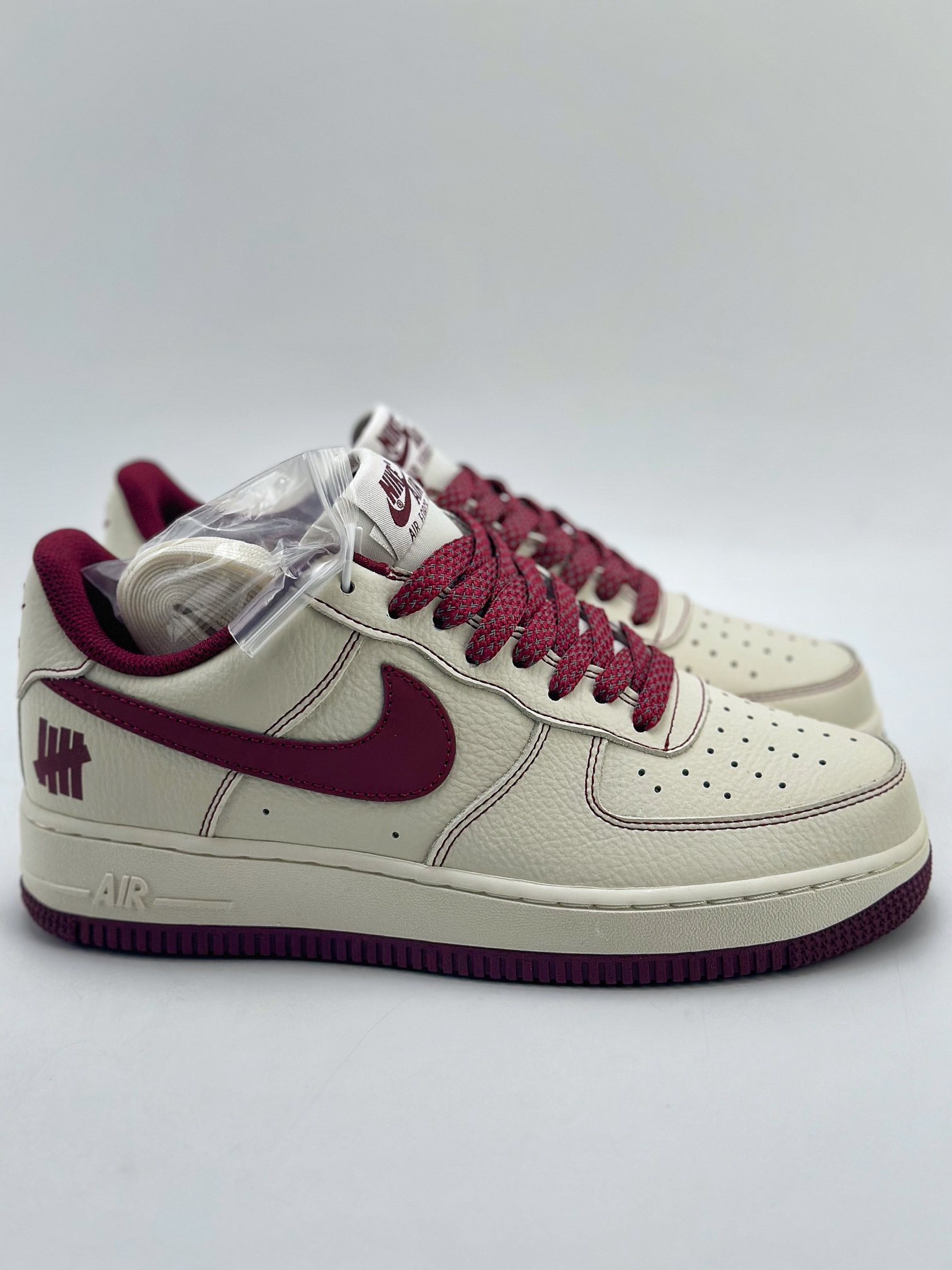 240 Nike Air Force 1 Low 07 x Stussy 斯图西白酒红满天星 UN2395-523