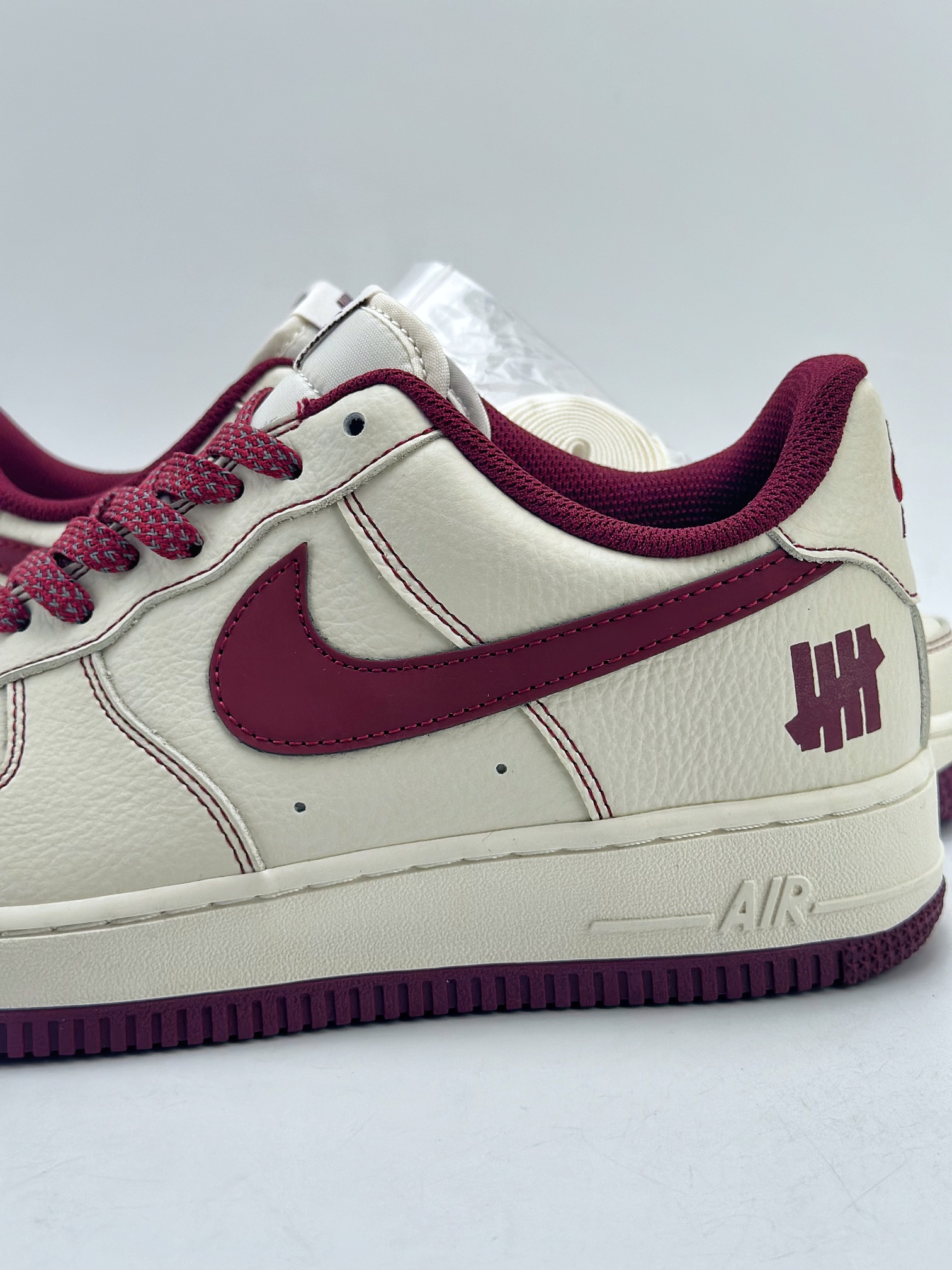 240 Nike Air Force 1 Low 07 x Stussy 斯图西白酒红满天星 UN2395-523