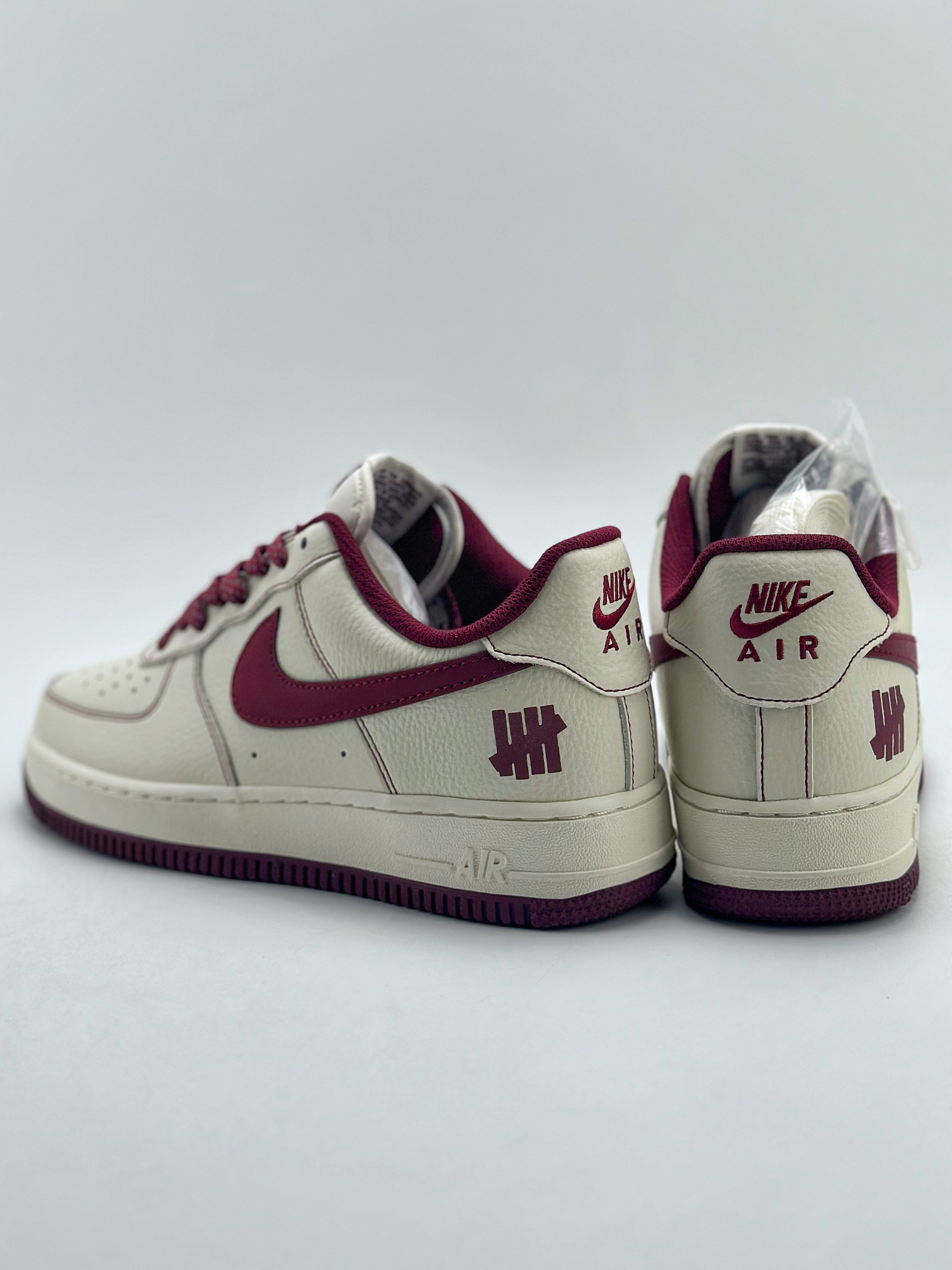 240 Nike Air Force 1 Low 07 x Stussy 斯图西白酒红满天星 UN2395-523