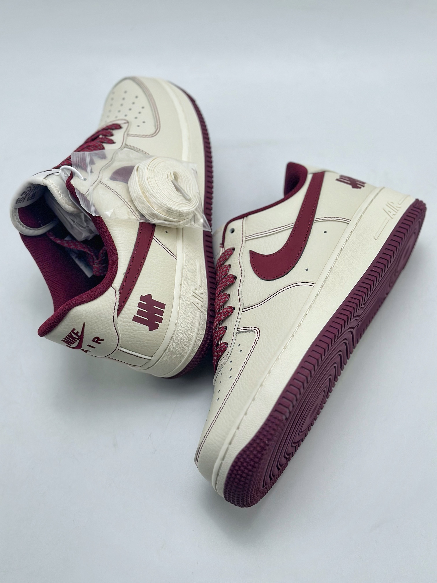 240 Nike Air Force 1 Low 07 x Stussy 斯图西白酒红满天星 UN2395-523