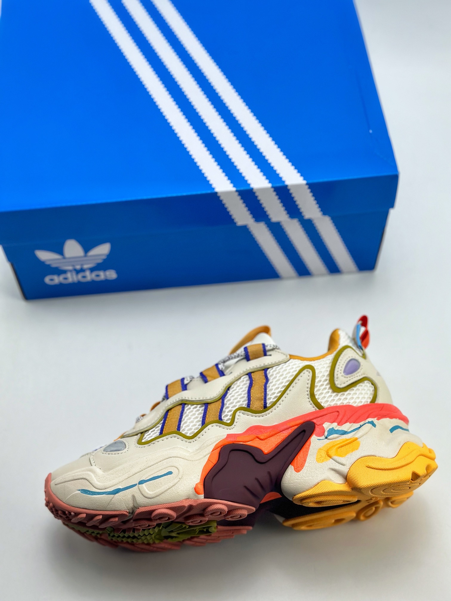 260 Adidas Originals Ozthemis 1.0 Kicksdong 复古休闲运动鞋 IG5660