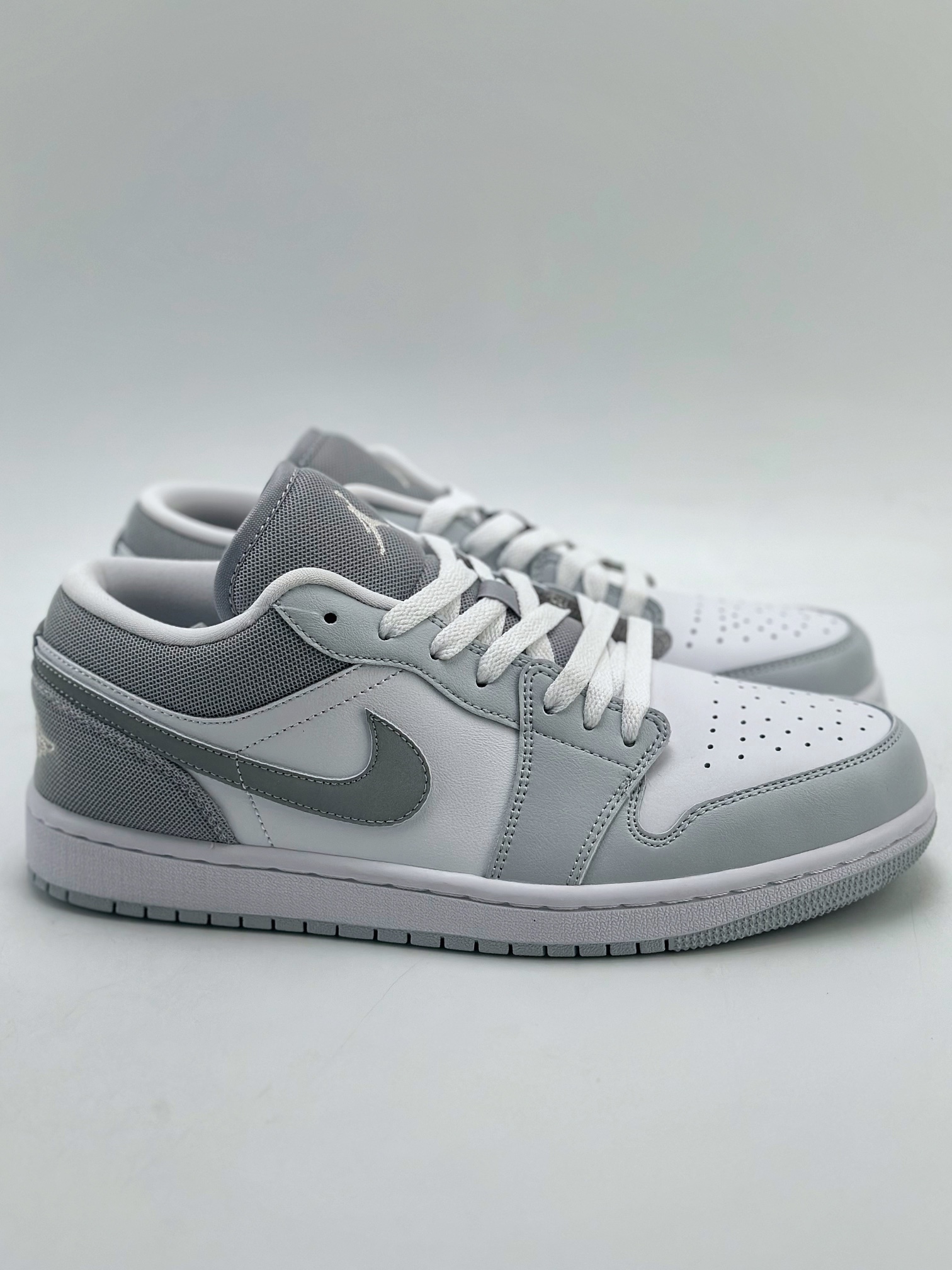 200 Air Jordan 1 Retro Low 灰白 553558-106