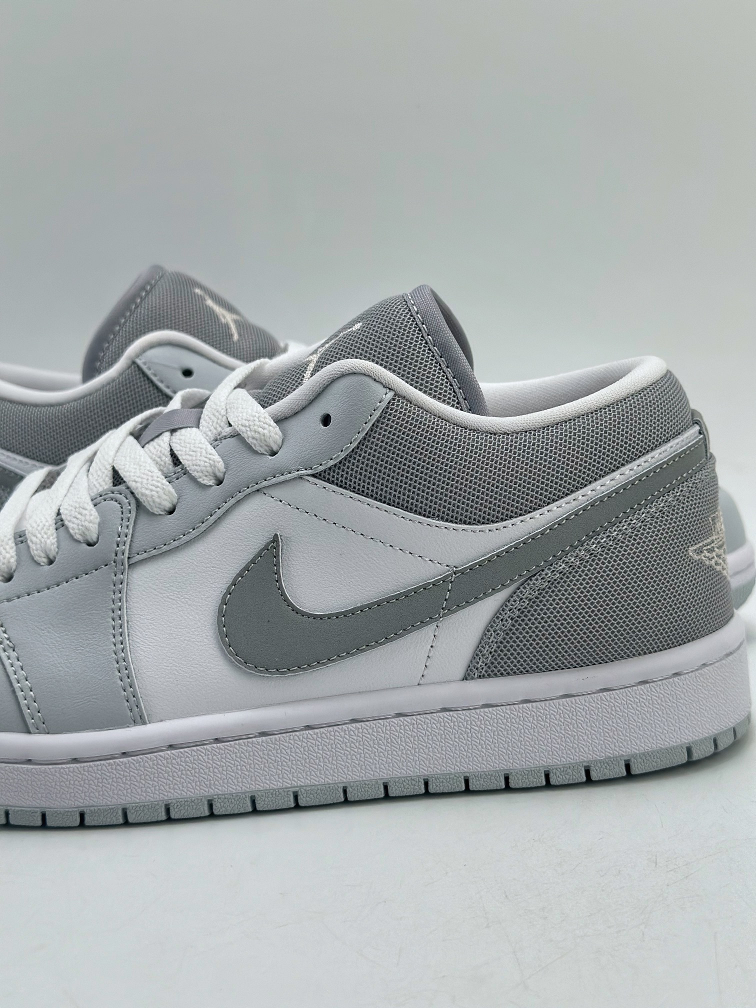 200 Air Jordan 1 Retro Low 灰白 553558-106