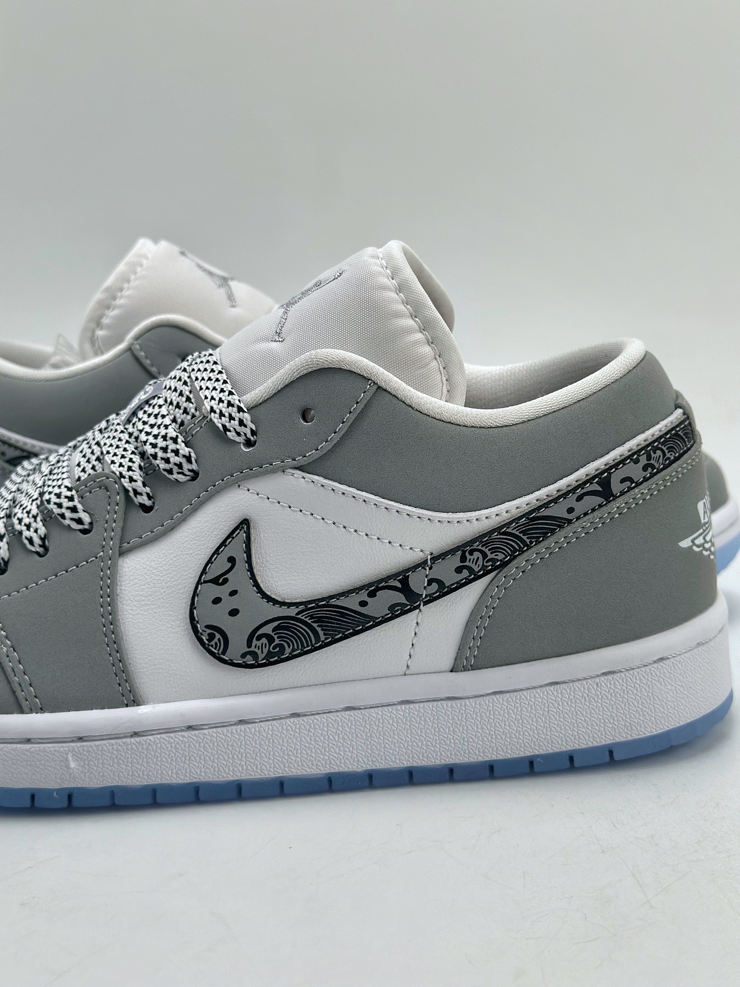 200 Air Jordan 1 Retro Low 音符黑豹 DC0774-105