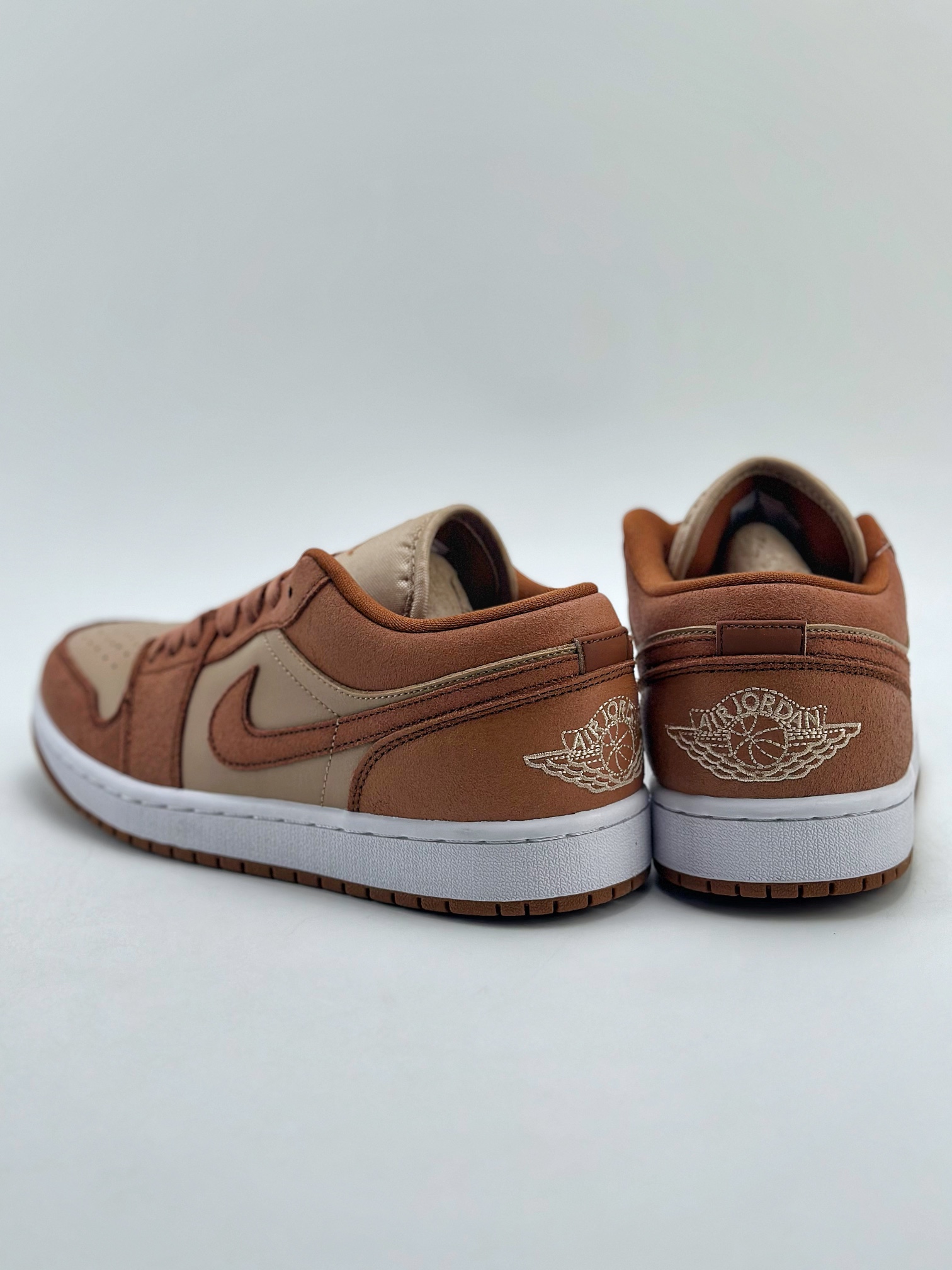 200 Air Jordan 1 Retro Low 棕褐  FJ3453-200