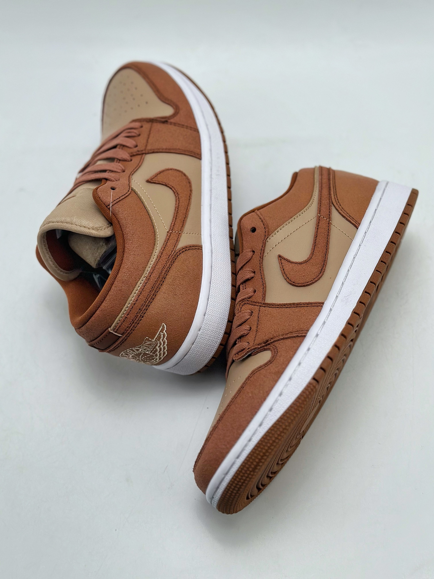 200 Air Jordan 1 Retro Low 棕褐  FJ3453-200