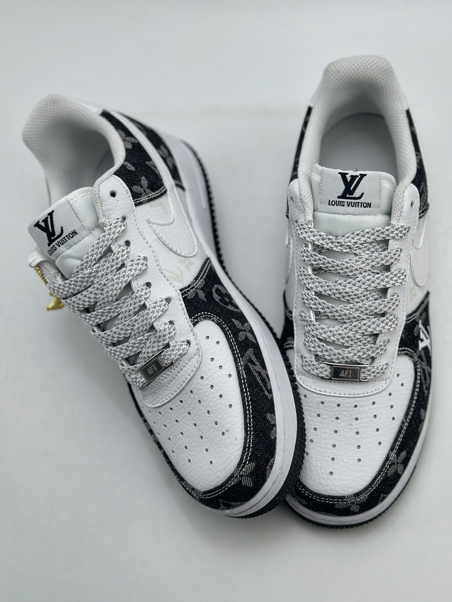 220 Nike Air Force 1 Low 07 x Louis Vuitton 白黑拼接